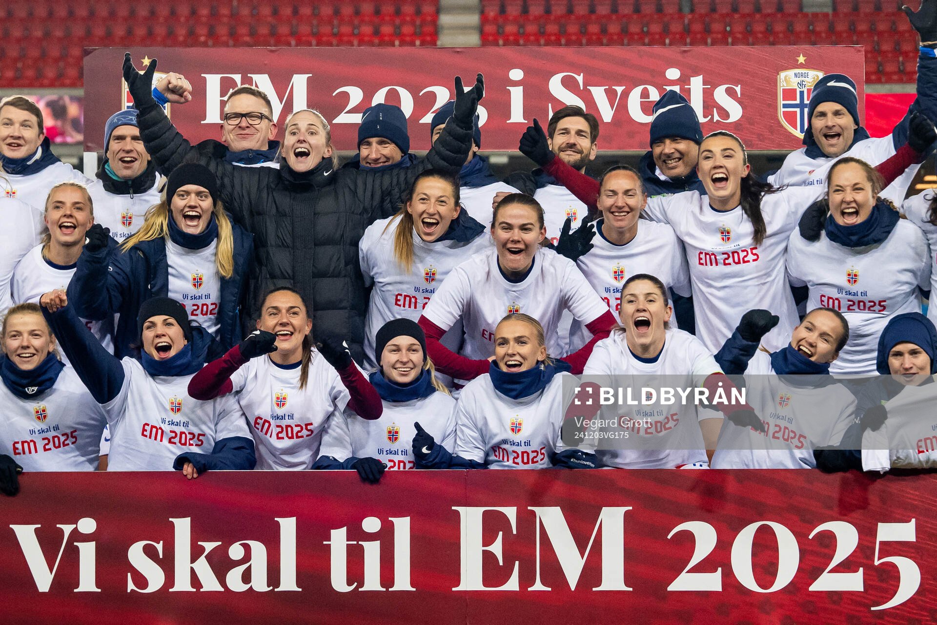 Head coach Gemma Grainger, players and staff of Norway