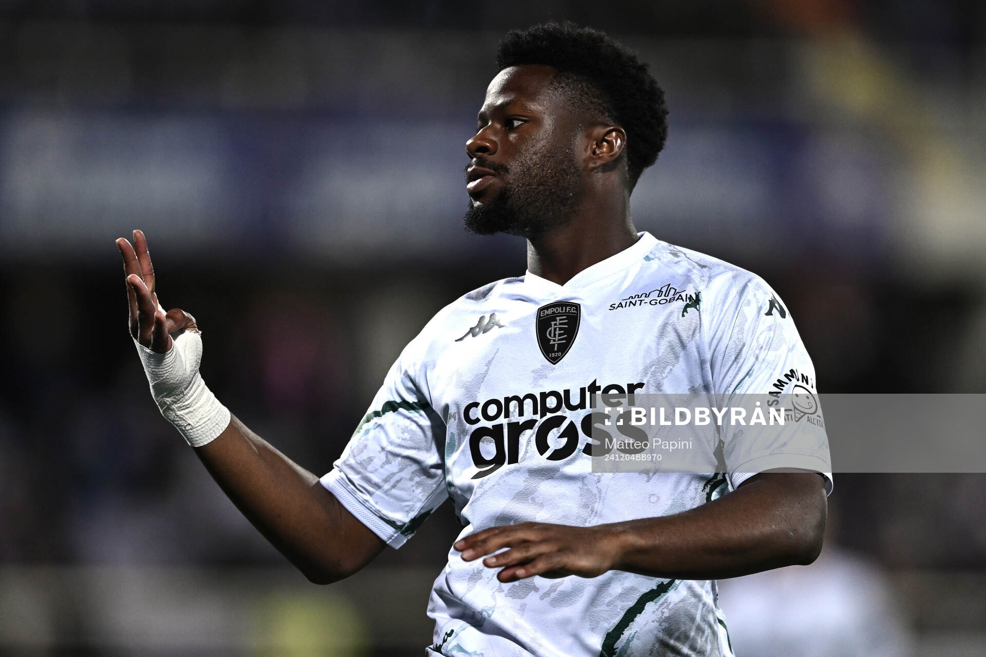 Emmanuel Ekong of Empoli celebrates