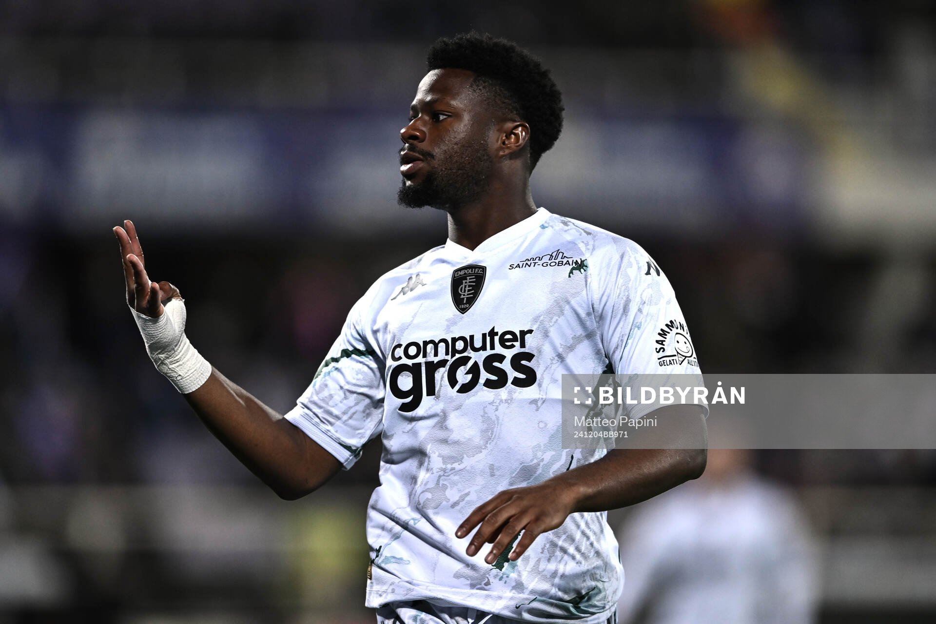 Emmanuel Ekong of Empoli celebrates  during the football match between Fiorentina and Empoli on December 4, 2024 in Florence. 