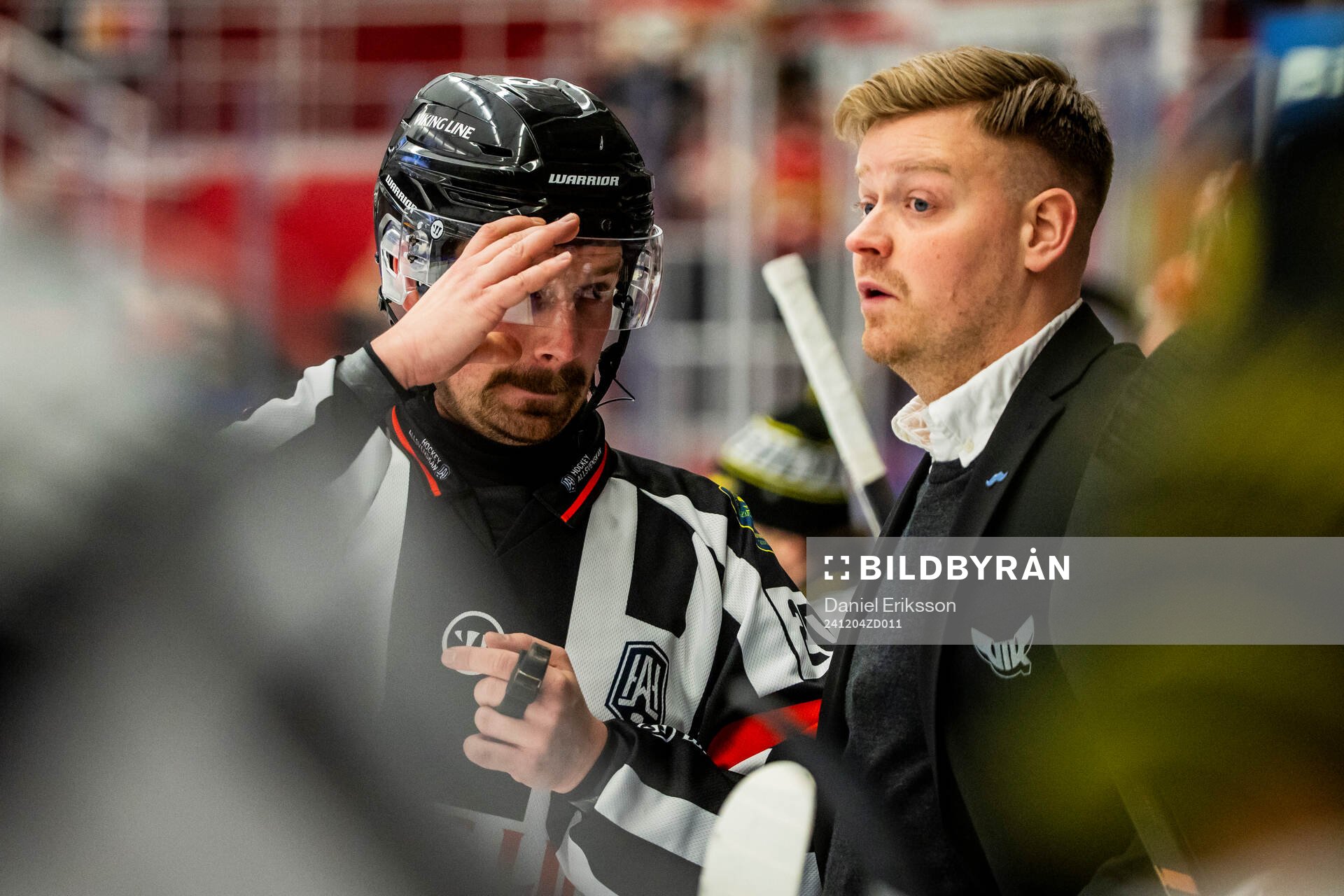 Domare Filip Granrud och Västerås tränare Niklas