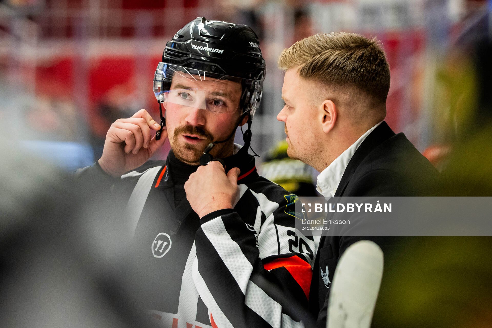 Domare Filip Granrud och Västerås tränare Niklas