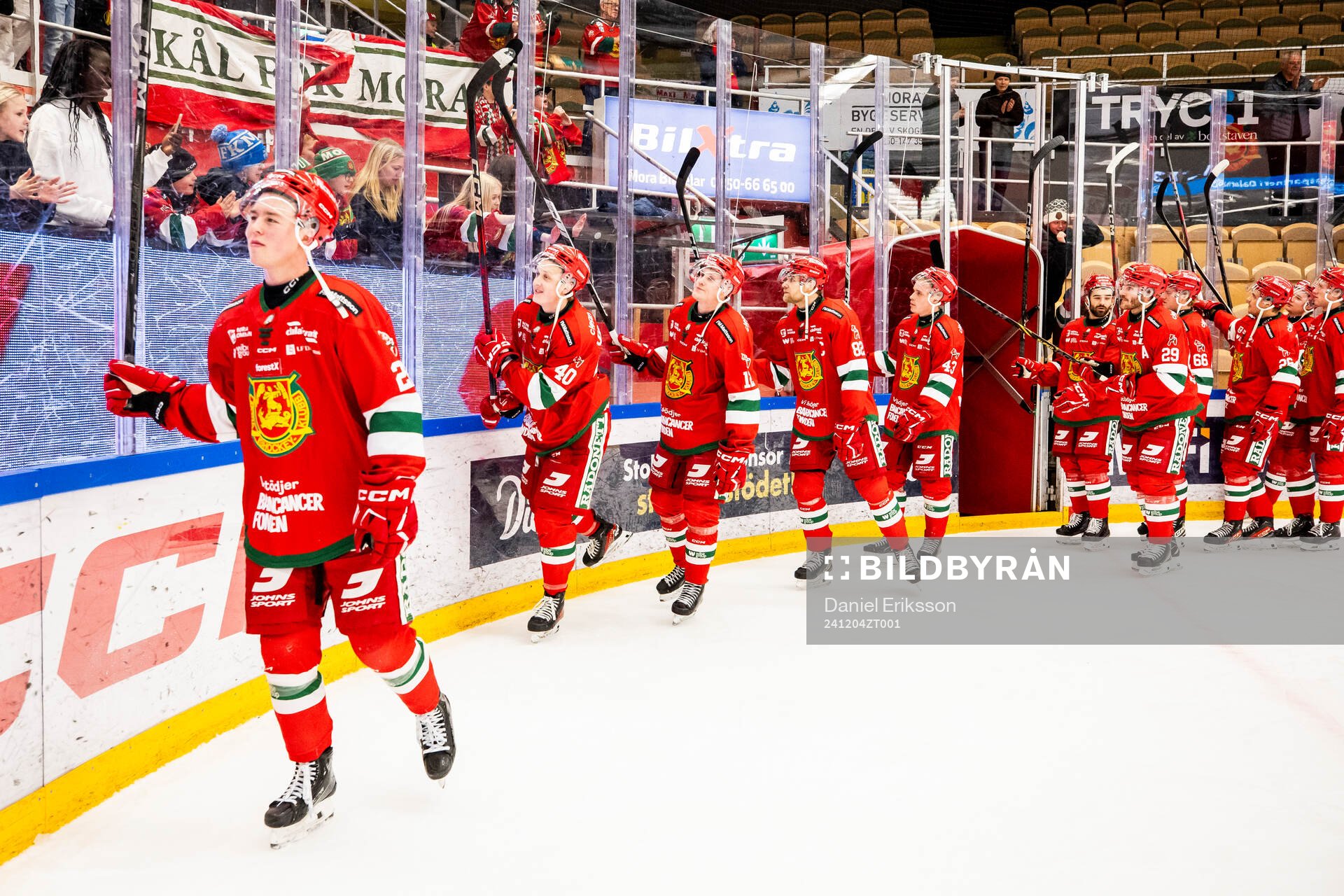 Moras spelarna jublar