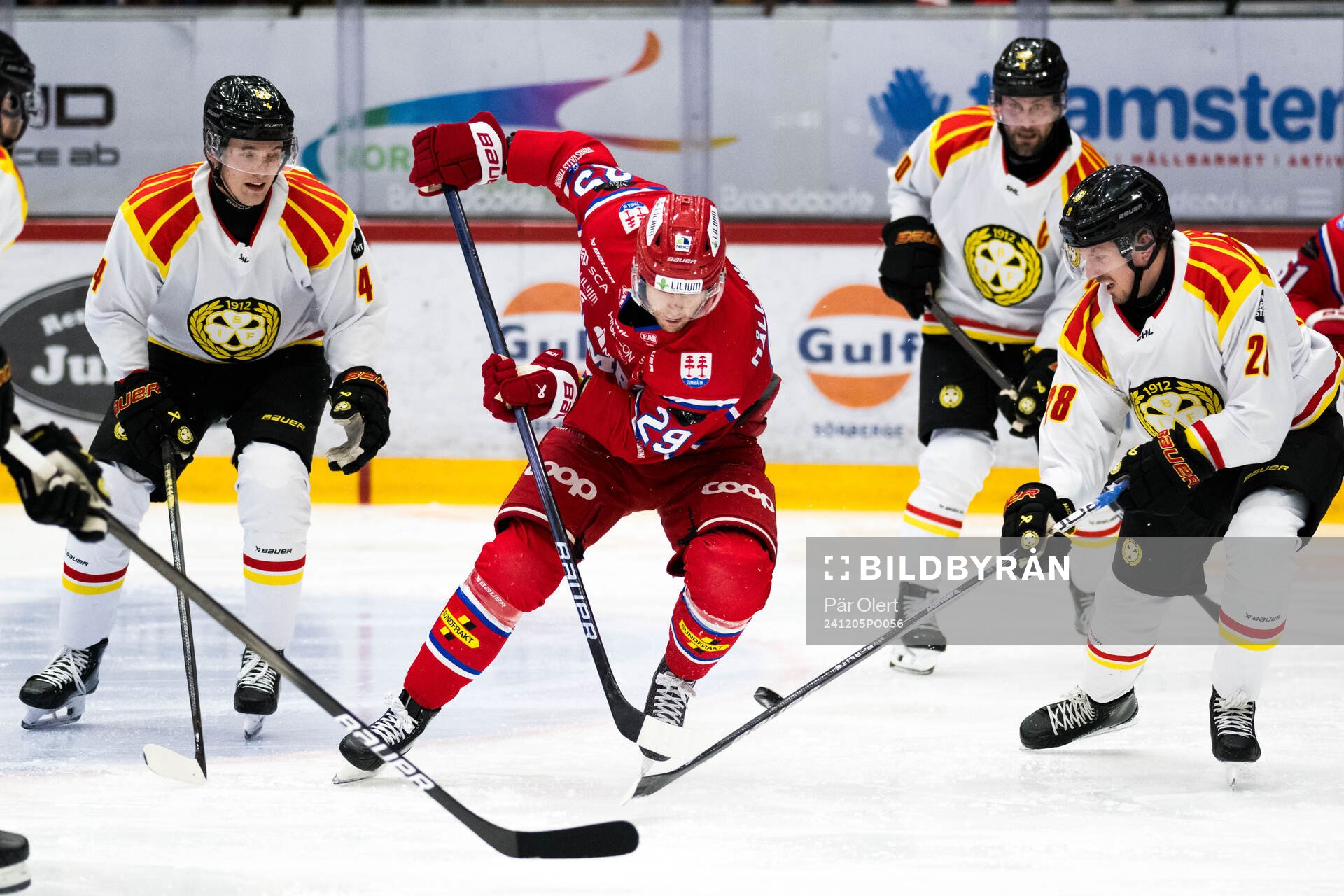 Timrås Filip Hållander och Brynäs Johannes Kinnvall