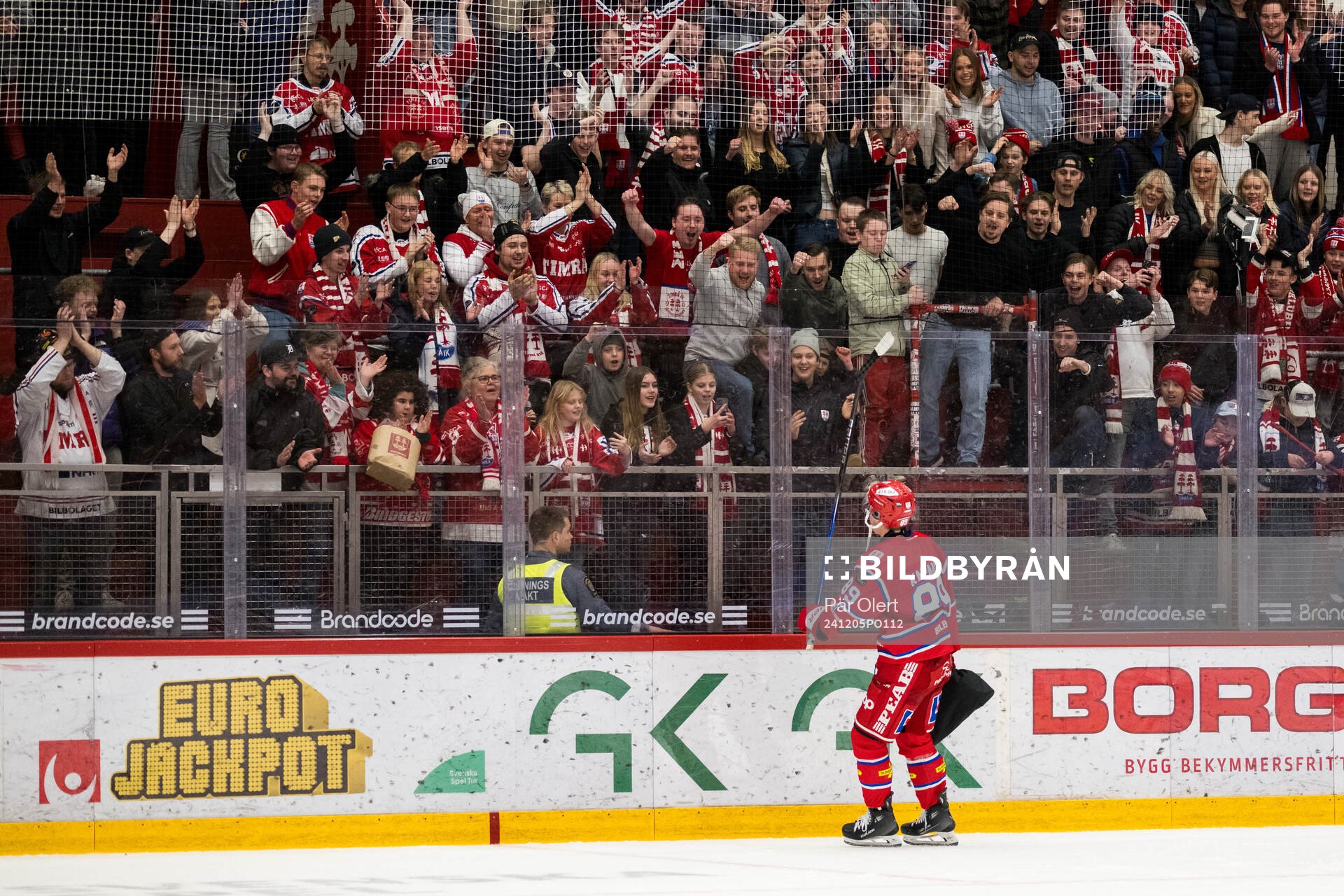 Timrås Oliver Kapanen jublar