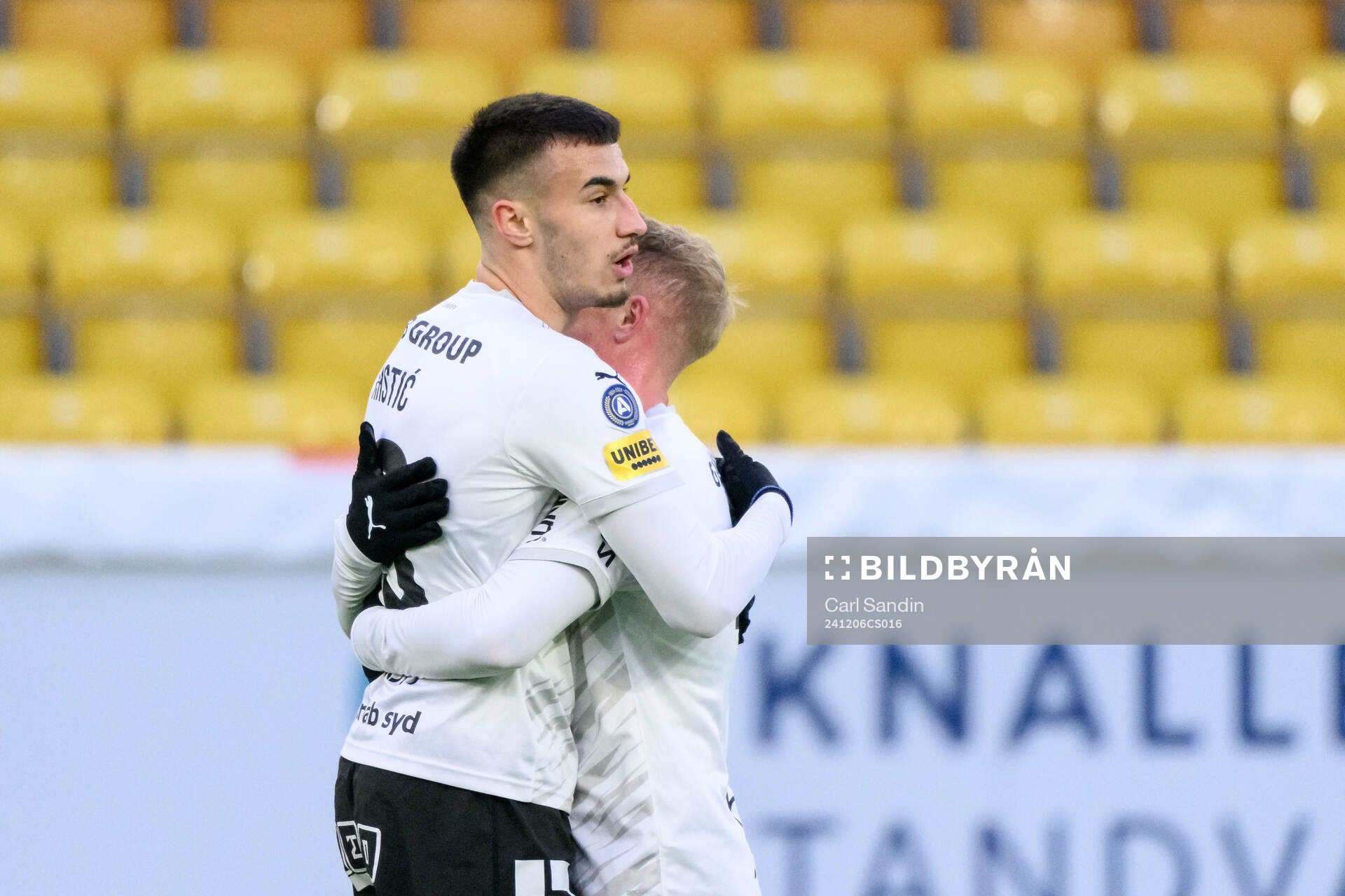 Häckens Srdjan Hrstic jublar