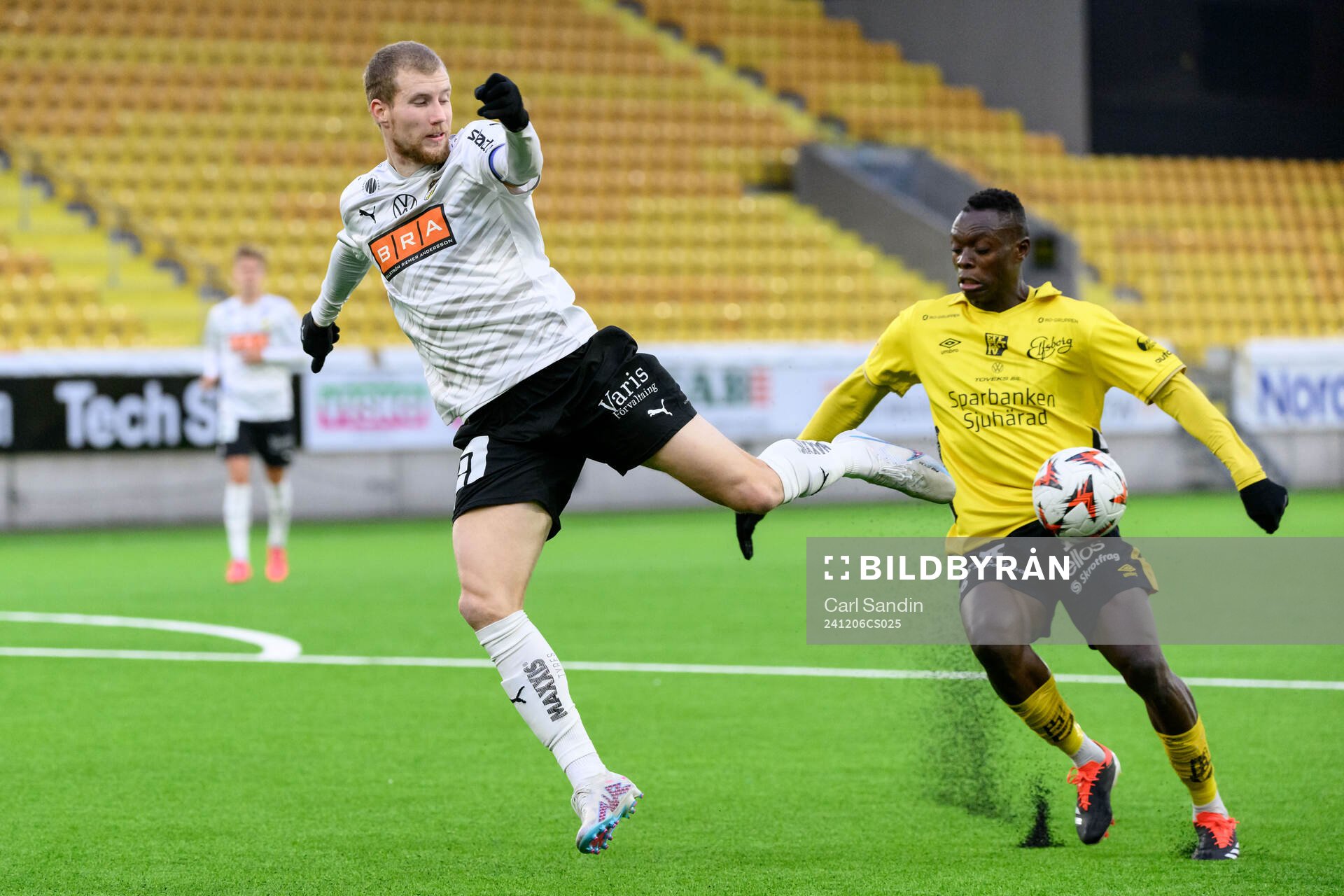 Häckens Simon Gustafson och Elfsborgs Timothy Noor Ouma