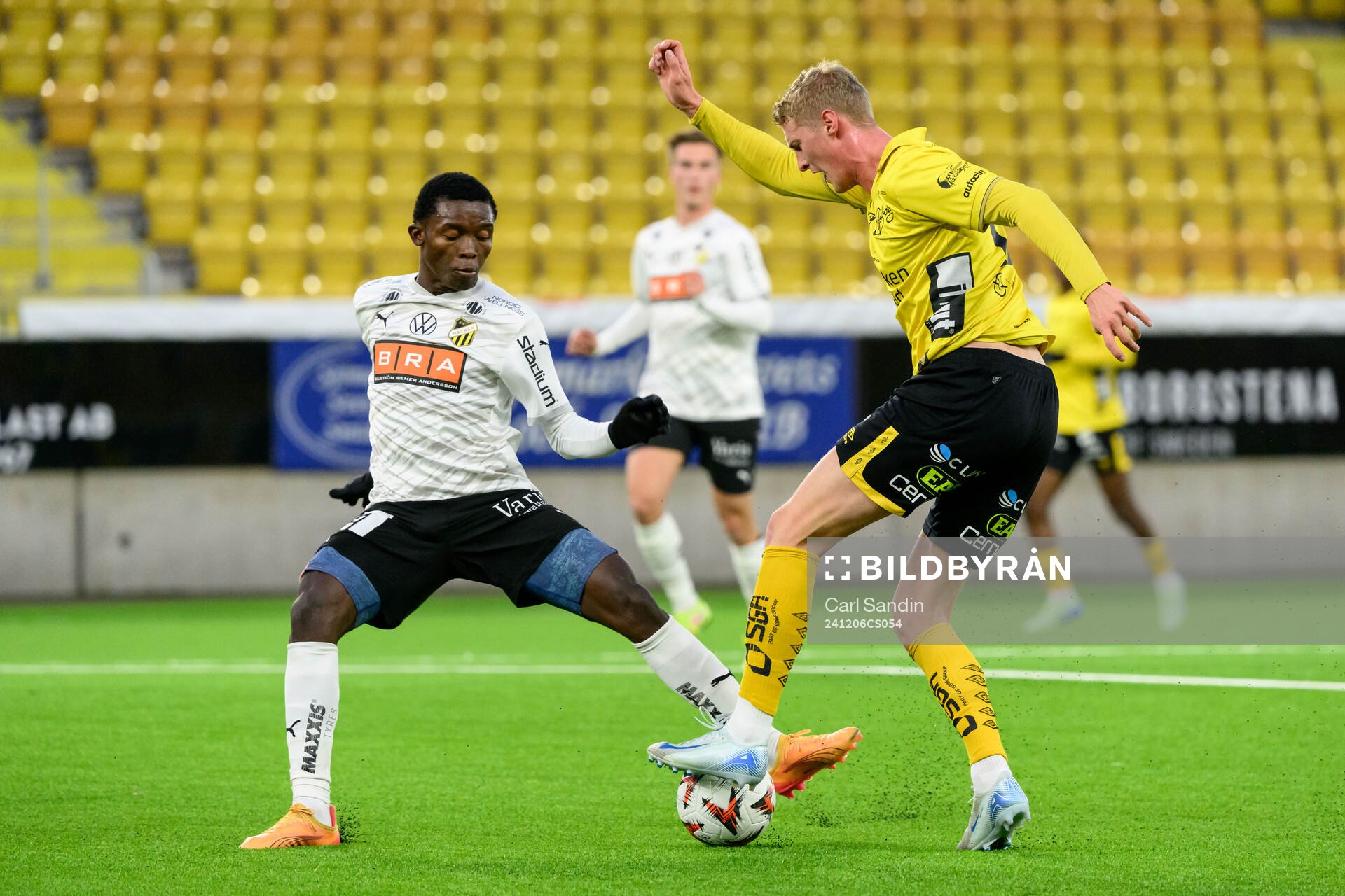 Häckens Doumbia och Elfsborgs Emil Holten