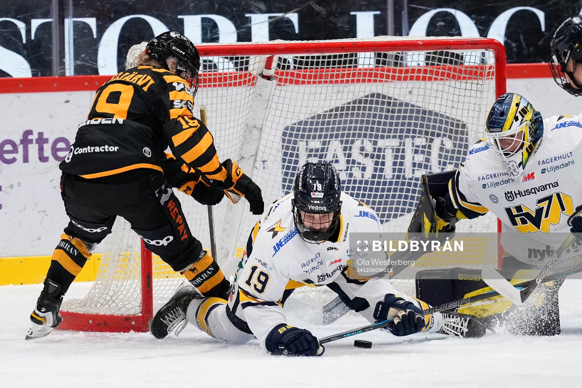 Skellefteås Jenna Pirttijärvi och HV71s Klara Seroiszkova