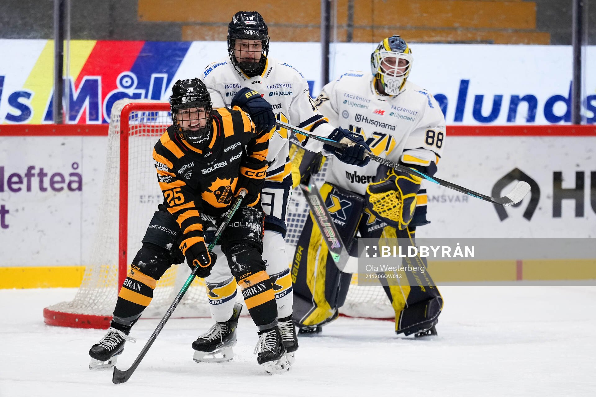 Skellefteås Mikayla Lantto och HV71s Klara Seroiszkova