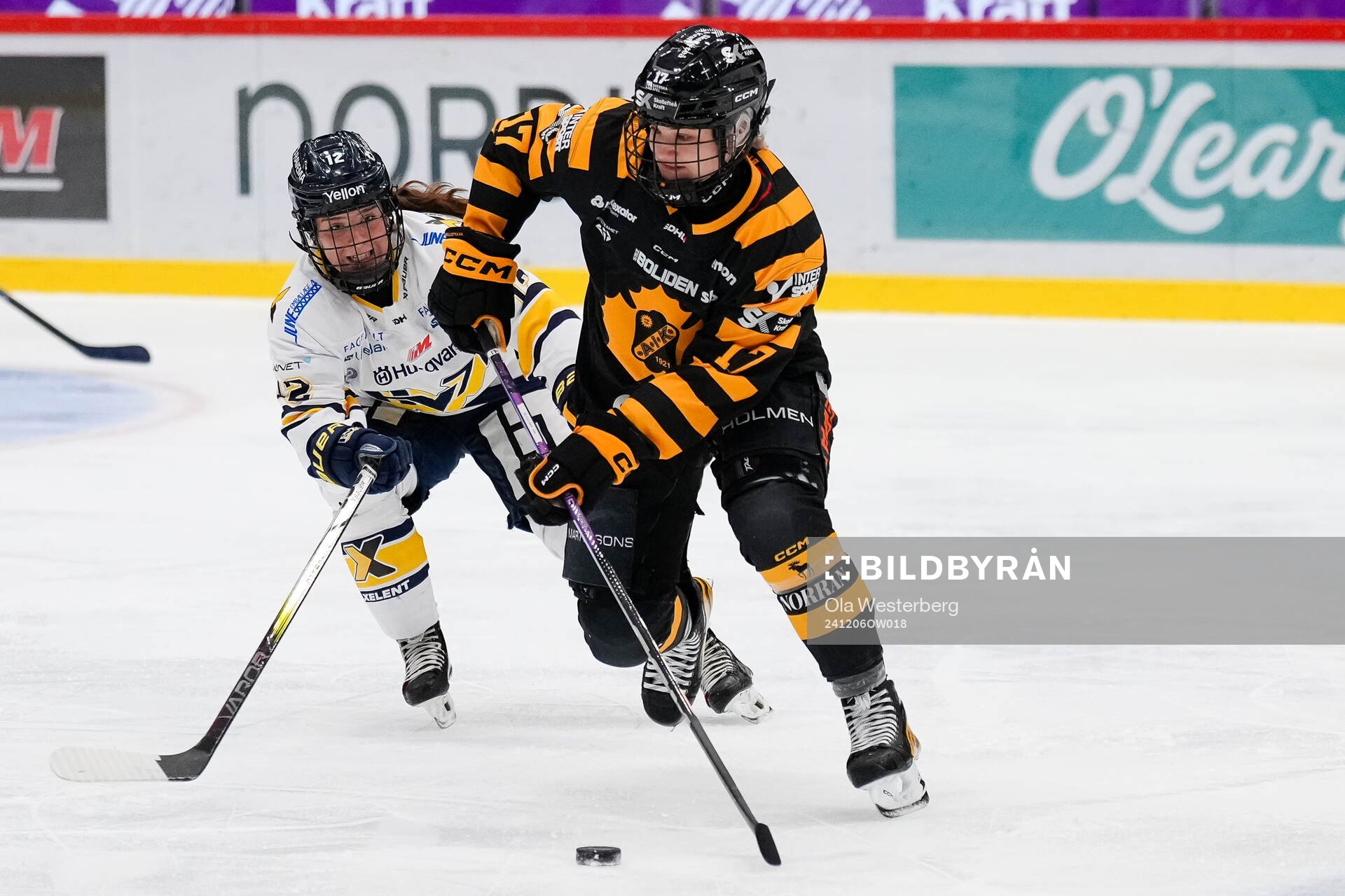 HV71s Eimear Leacy och Skellefteås Laura Lerchova