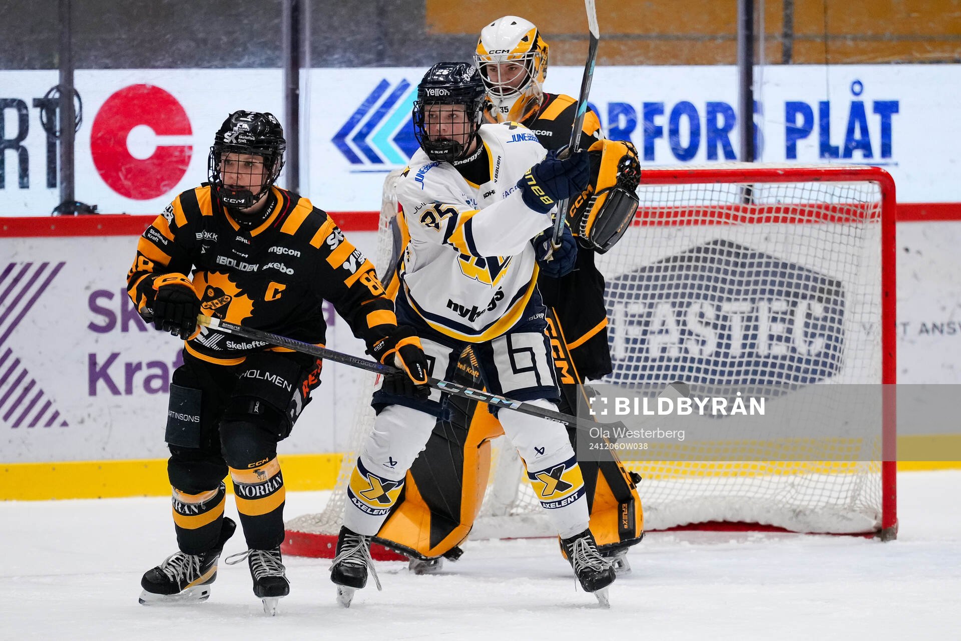 Skellefteås Malou Berggren och HV71s Alva Johansson