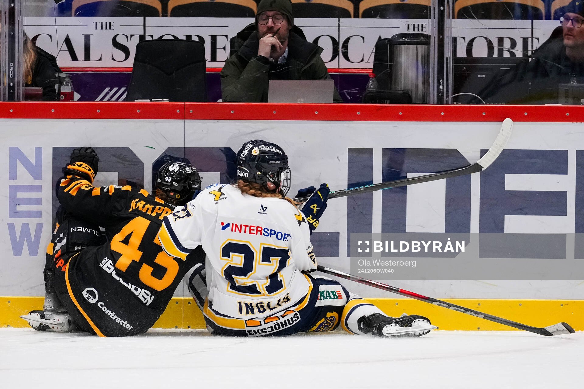 Skellefteås Aino Karppinen och HV71s Teghan Inglis