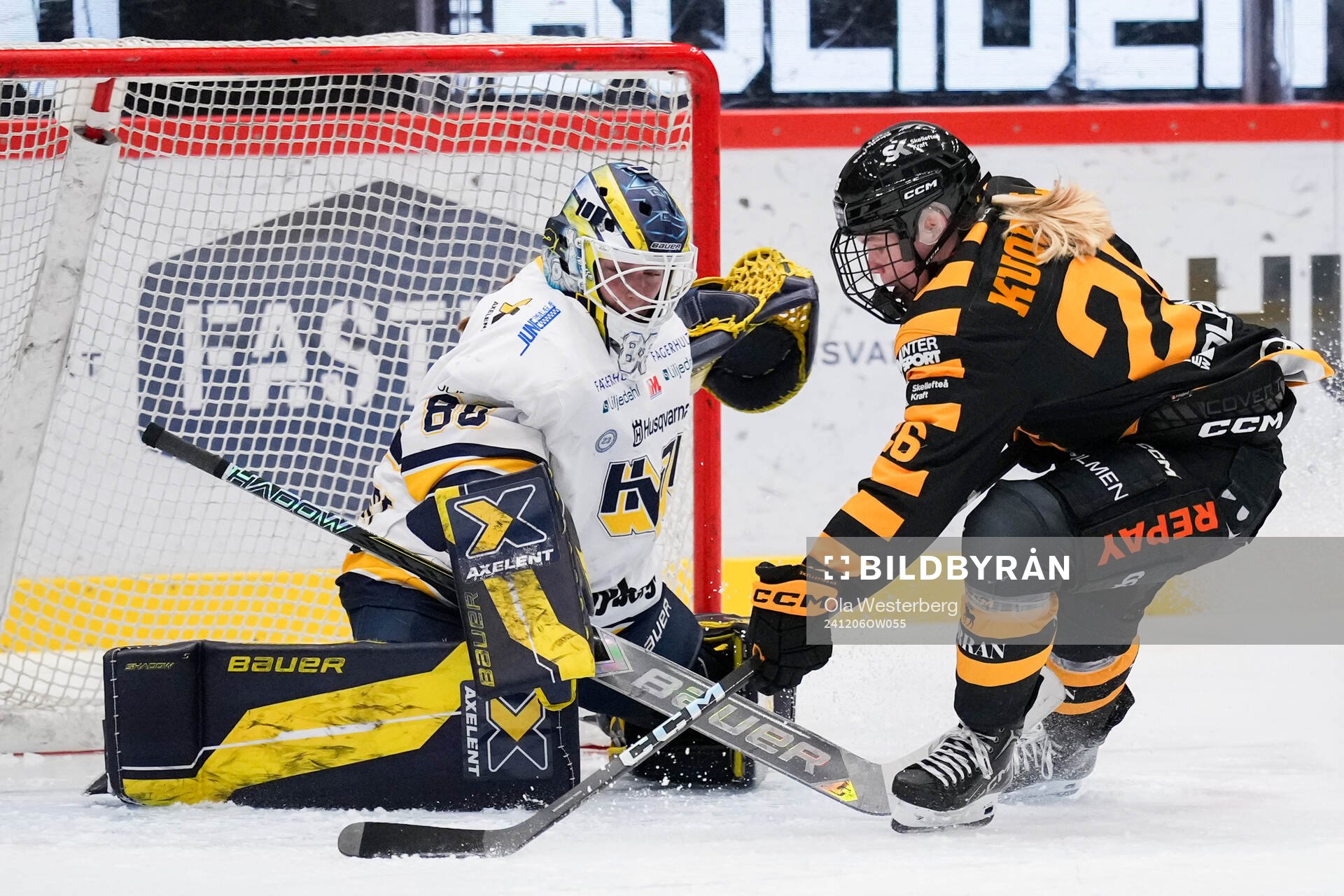 HV71s målvakt Viktorie Svejdova och Skellefteås Ida