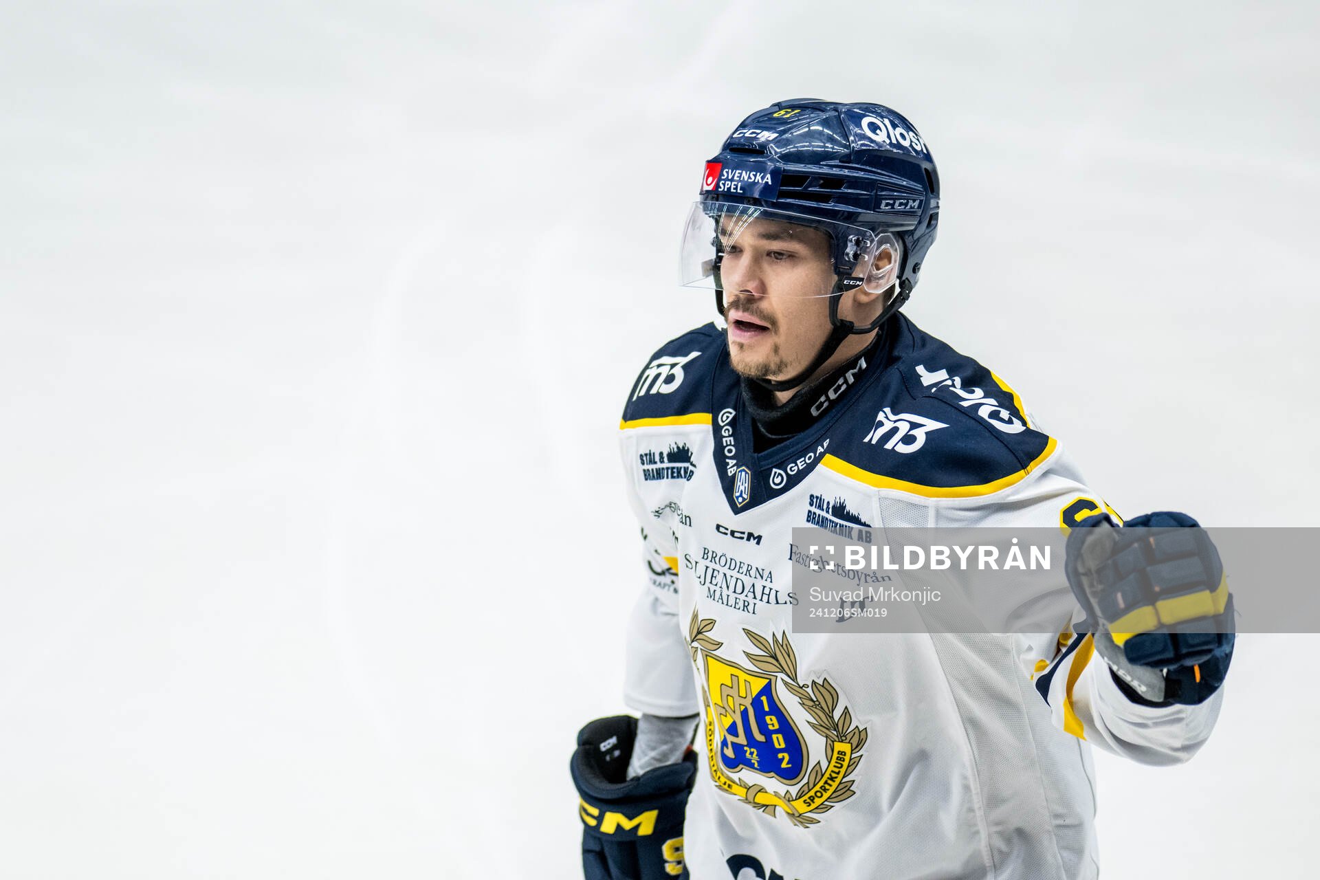 Södertäljes Miikka Pitkänen jublar