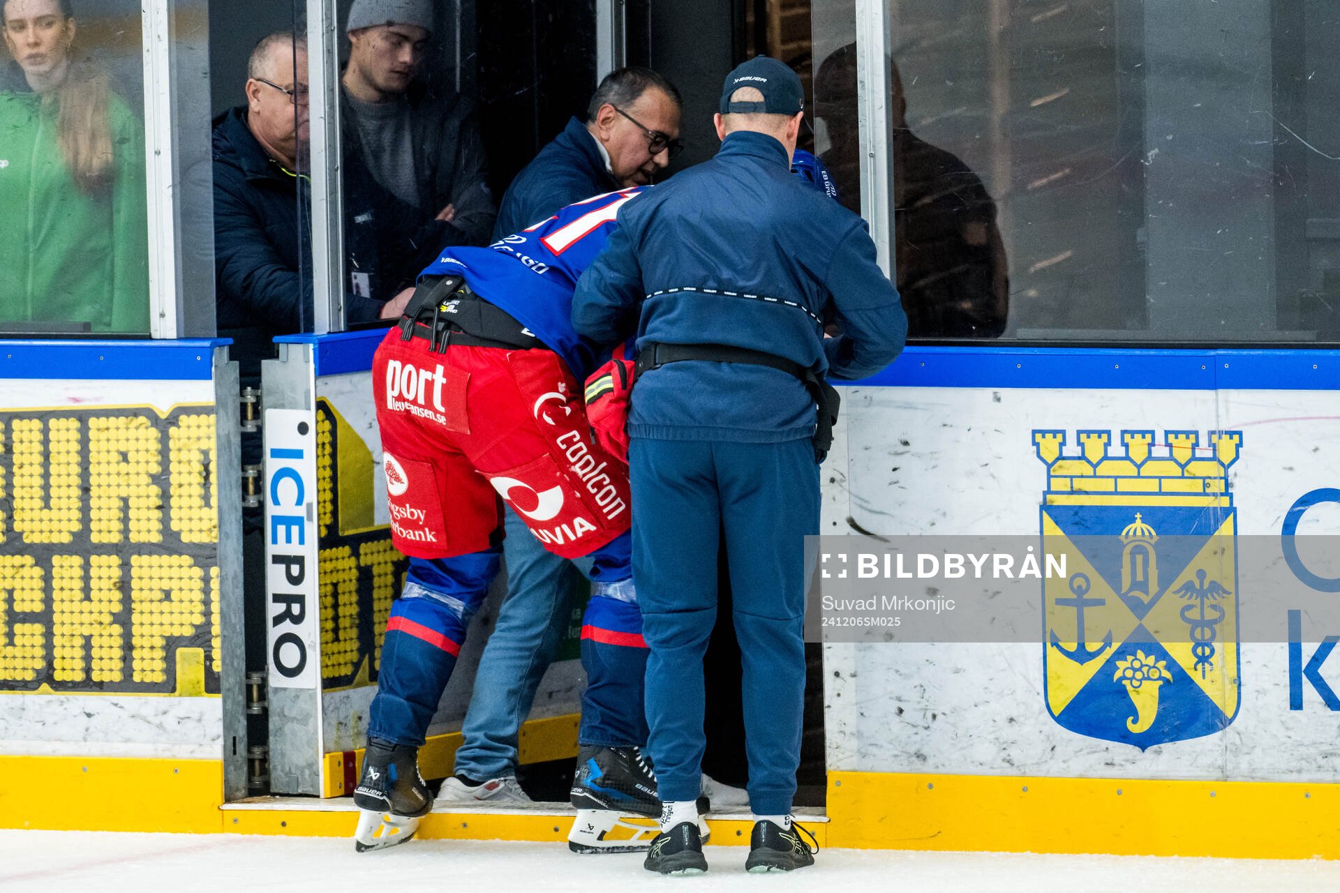 Oskarshamns Hampus Karlsson utgår skadad