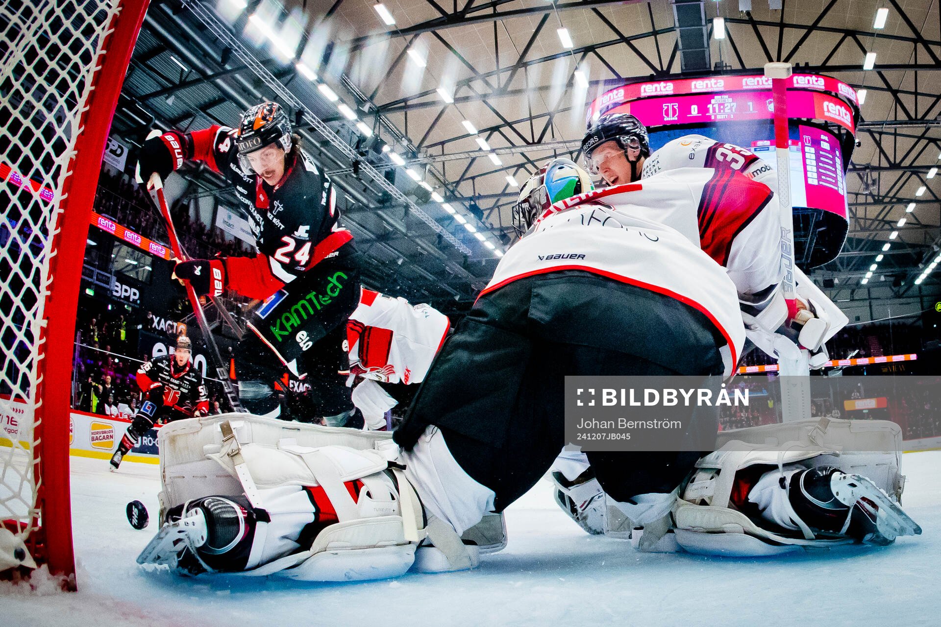 Örebros Hannes Björninen och Malmö Redhawks målvakt
