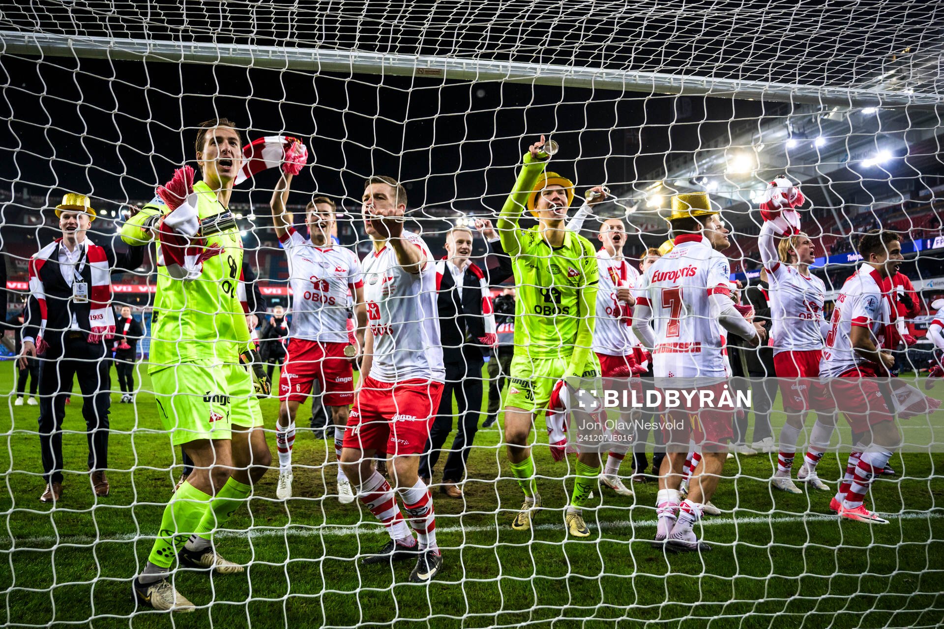The players of Fredrikstad celebrate after the cup final match between Fredrikstad and Molde on December 7, 2024 in Oslo. 