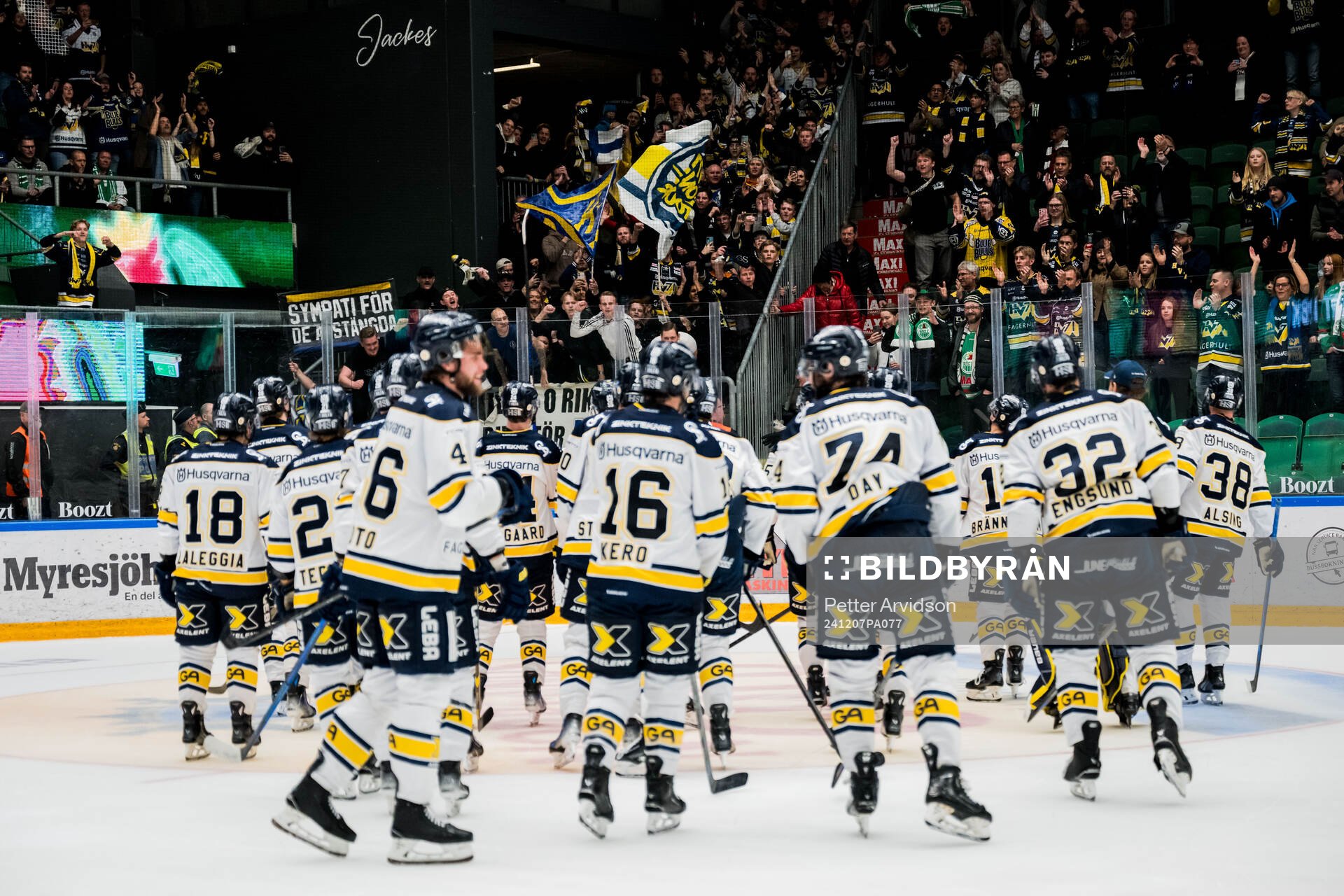 HV71s spelare jublar