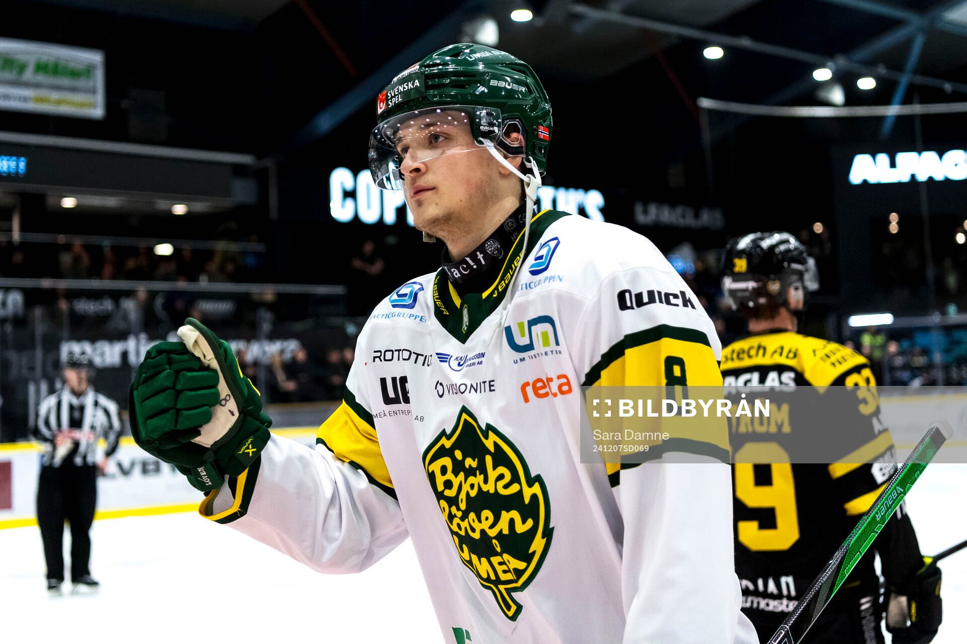 Björklövens Lucas Lagerberg jublar