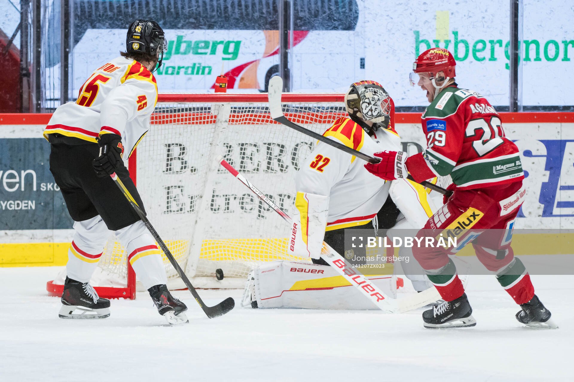Modos Mikkel Aagaard jublar