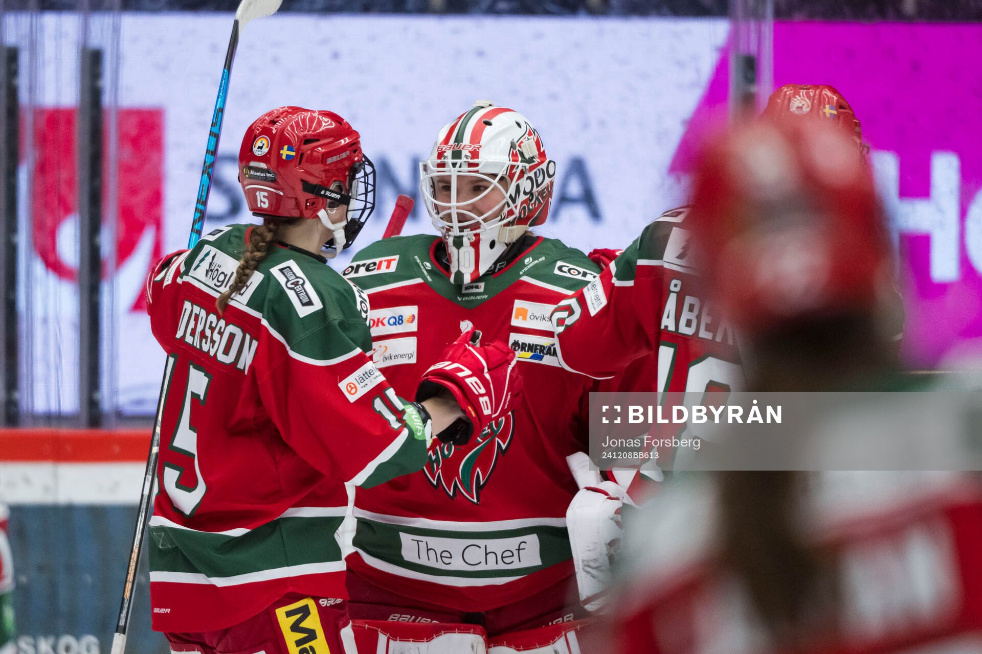 Modos målvakt Lovisa Persson och Sanna Halsius