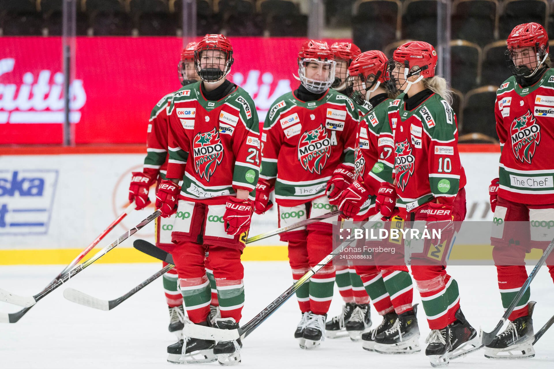 Modos Ebba Hedqvist jublar med laget