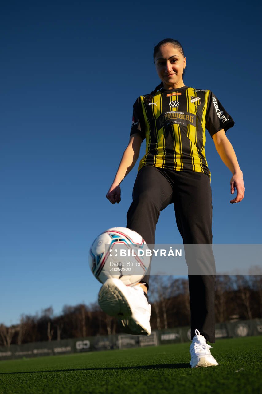 Häckens nyförvärv Nesrin Akgün poserar för ett porträtt den 9 december 2024 i Göteborg. 