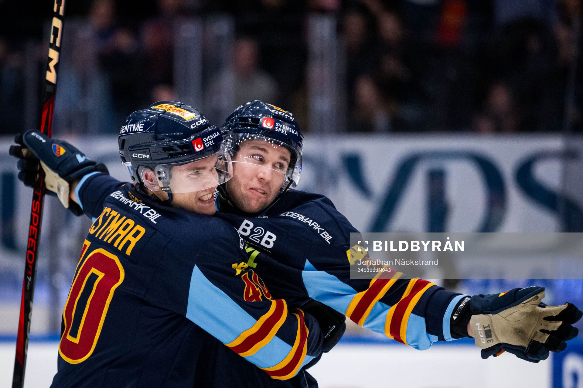 Djurgårdens Arvid Costmar och August Berg jublar