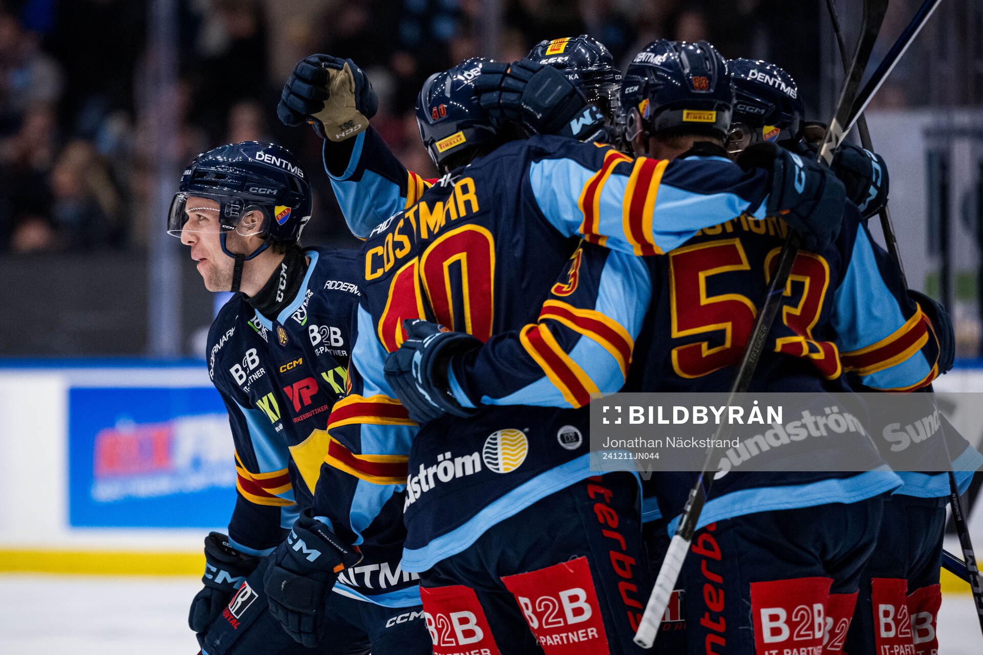 Djurgårdens  August Berg jublar med lagkamrater