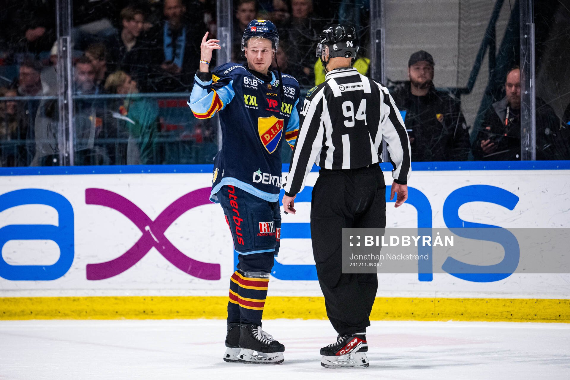 Djurgårdens Jakob Ragnarsson lämnar isen