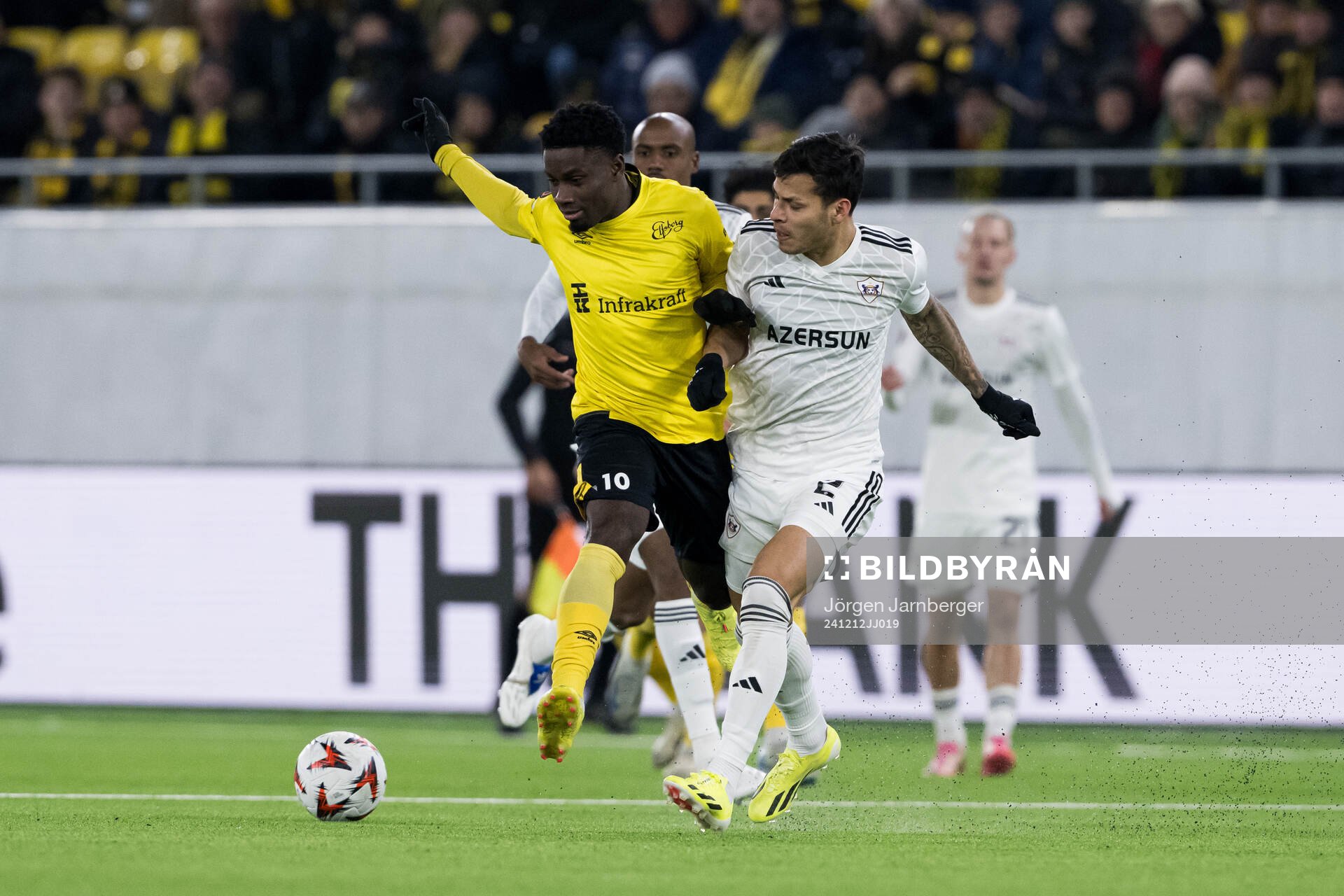 Michael Baidoo of Elfsborg and Matheus Silva of Qarabag
