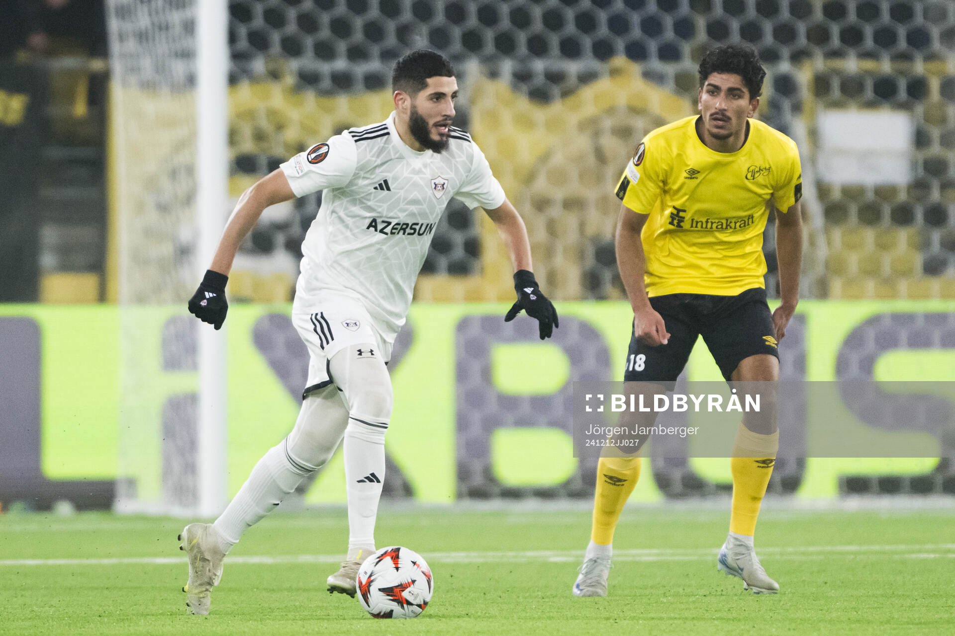 Yassine Benzia of Qarabag and Ahmed Qasem of Elfsborg