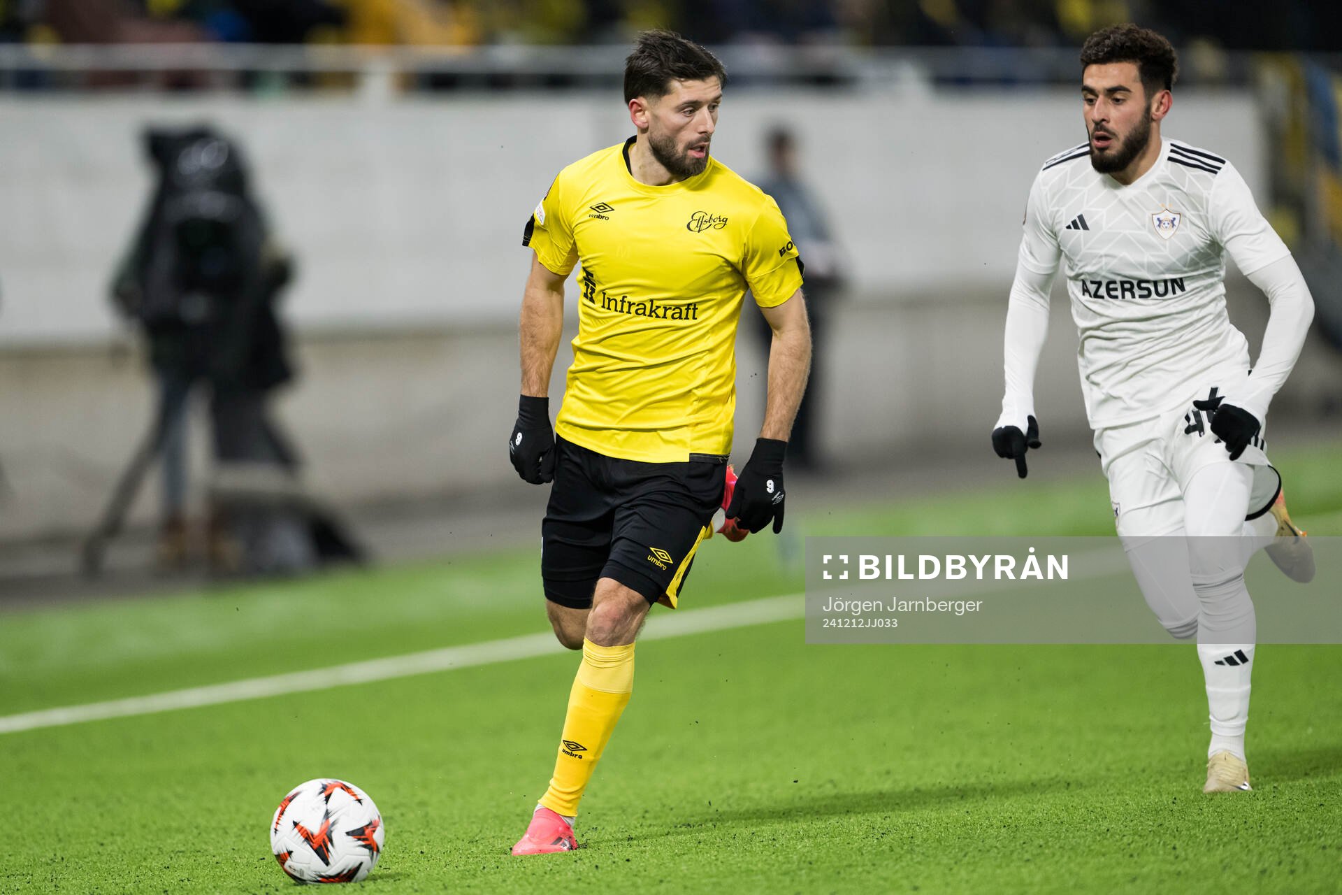 Arber Zeneli of Elfsborg and Elvin Jafarguliyev of Qarabag