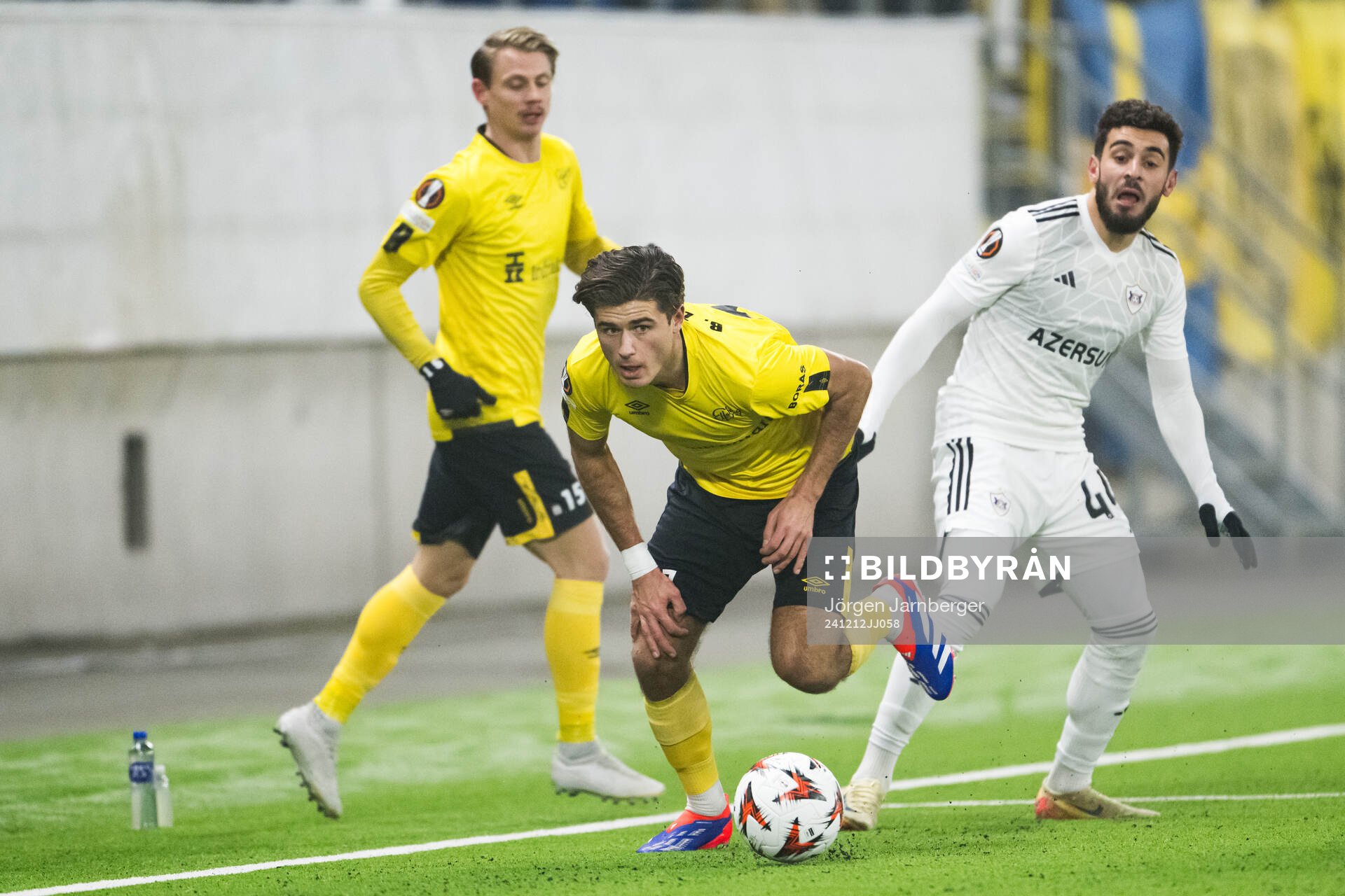 Besfort Zeneli of Elfsborg and Elvin Jafarguliyev of Qarabag