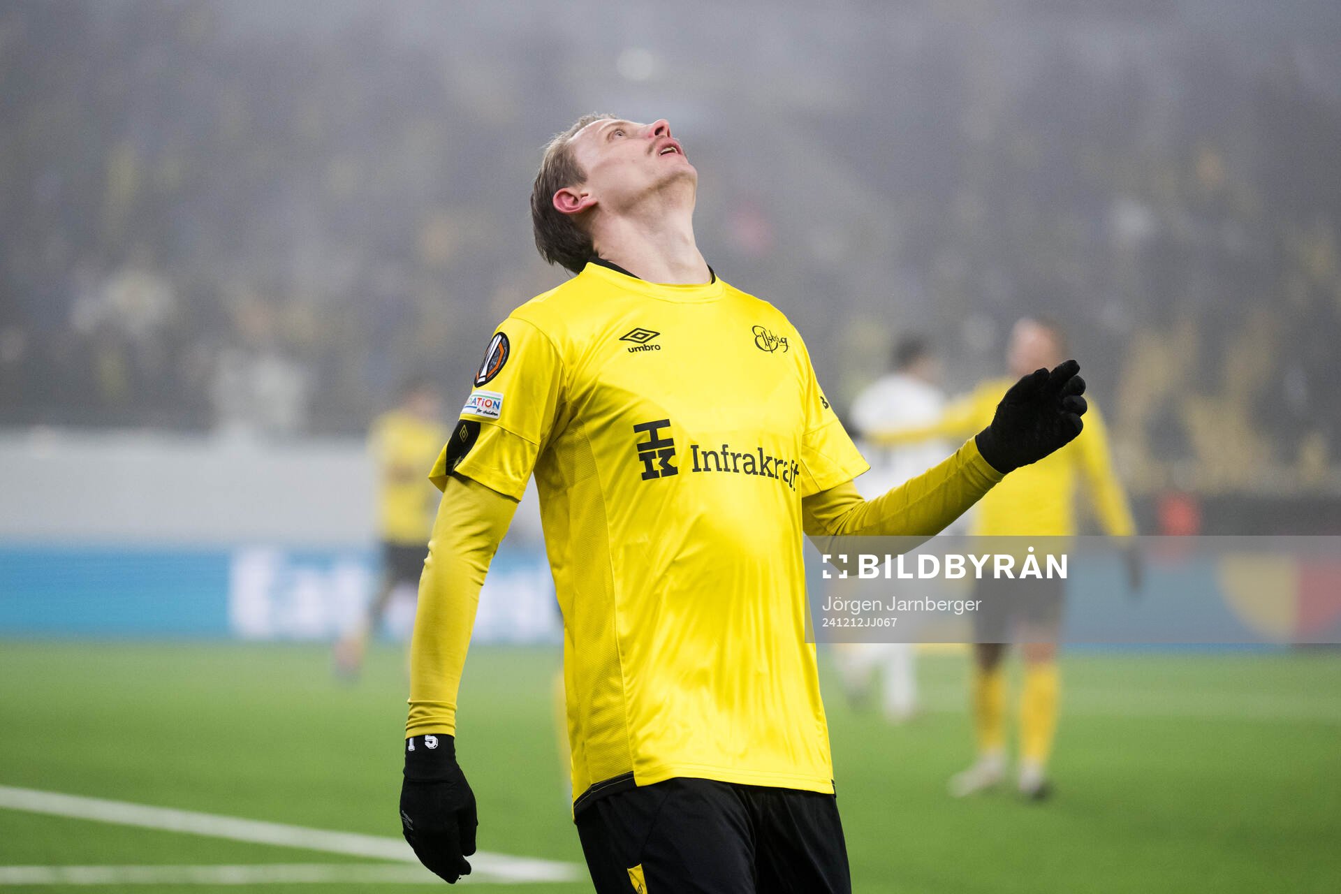 Simon Hedlund of Elfsborg looks dejected