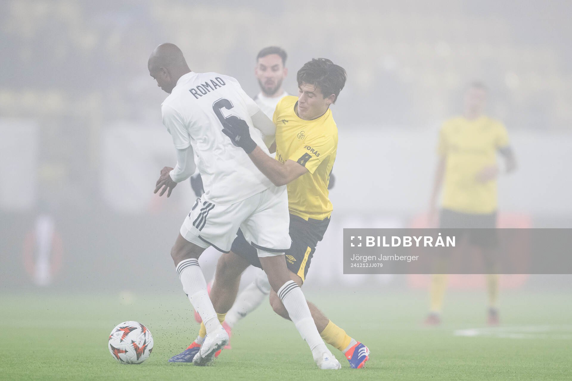 Julio Romao of Qarabag and Besfort Zeneli of Elfsborg
