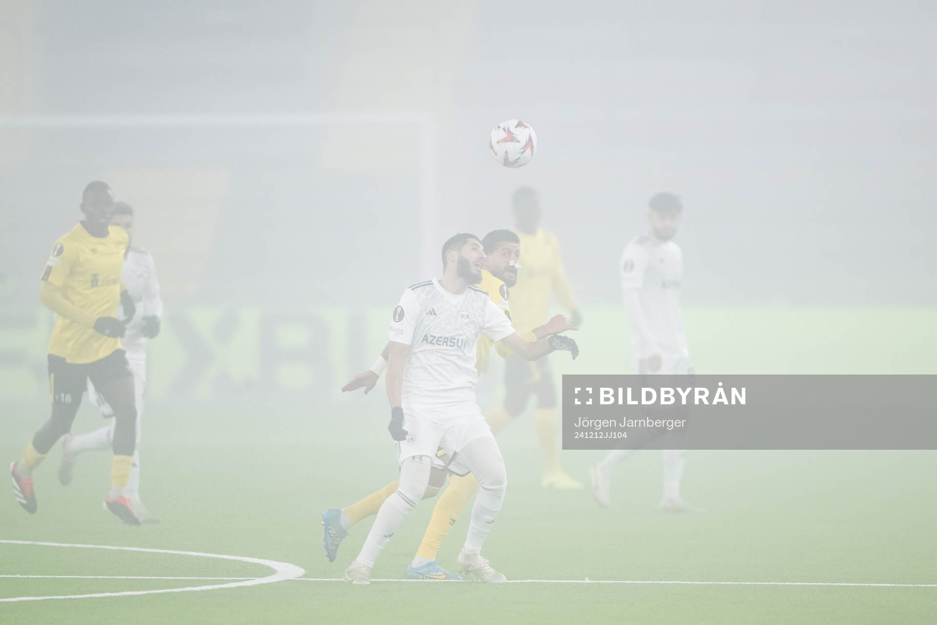 Yassine Benzia of Qarabag and Rami Kaib of Elfsborg