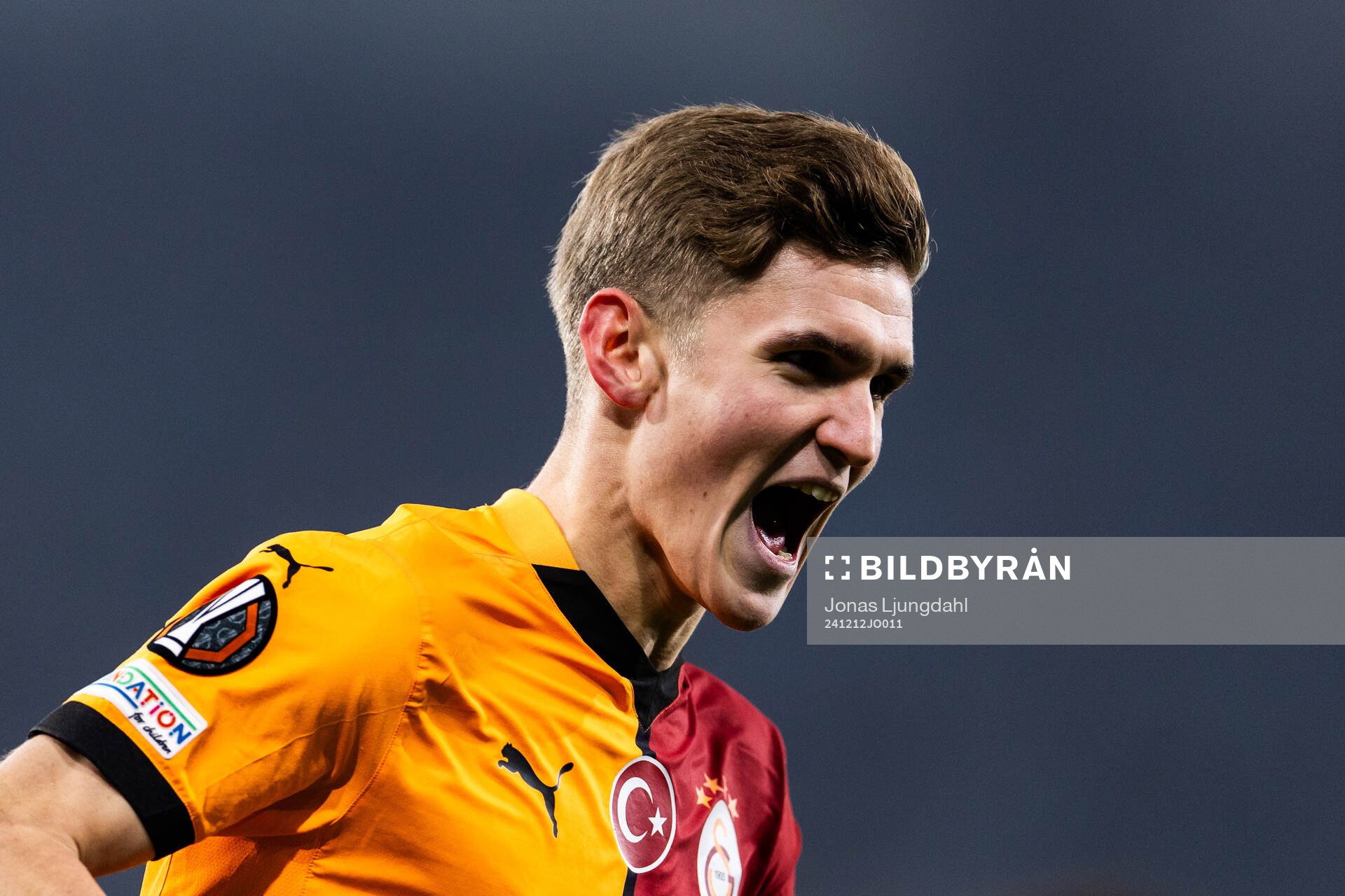 Elias Jelert of Galatasaray celebrates