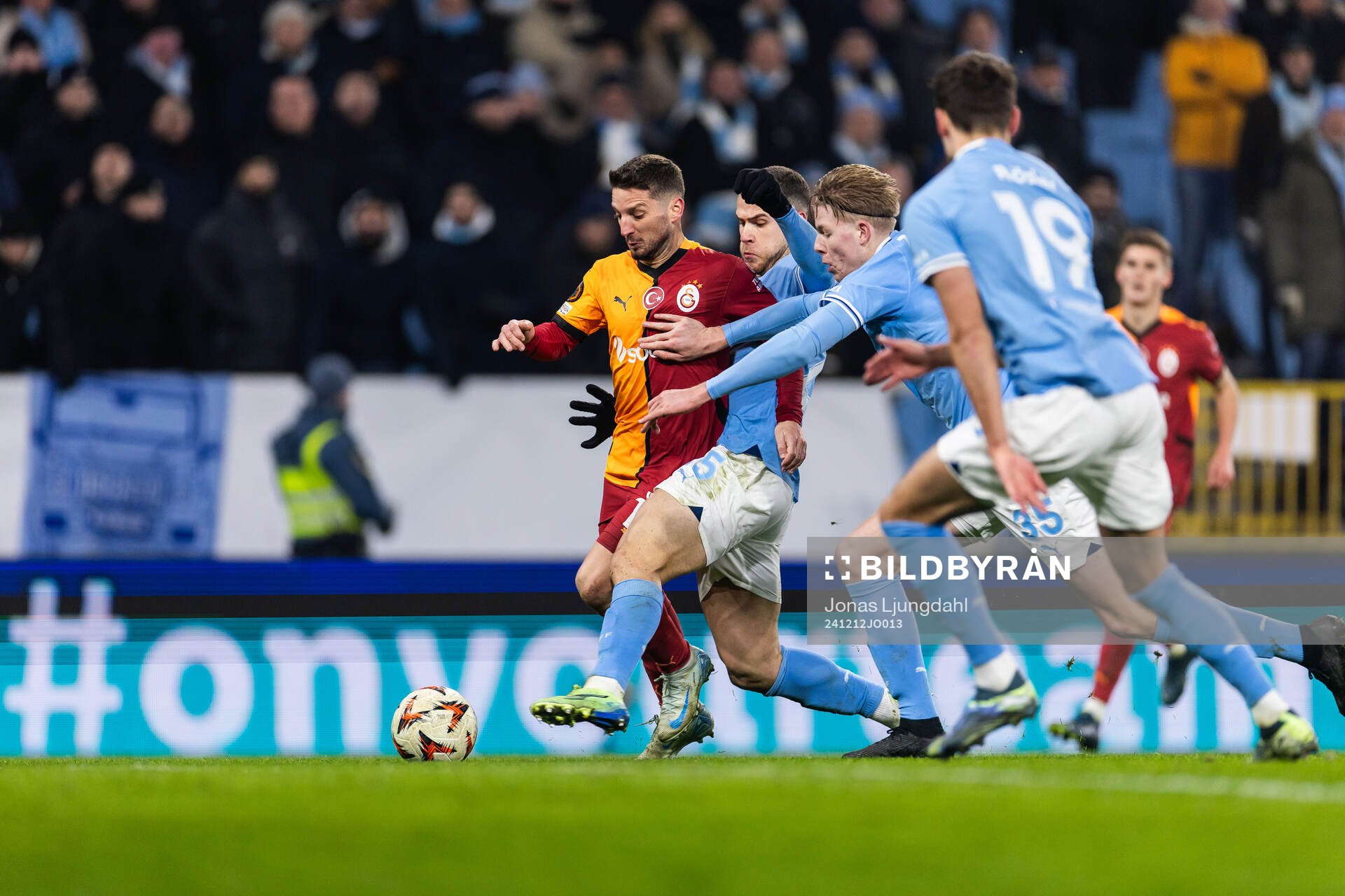 Dries Mertens of Galatasaray and Gabriel Busanello of