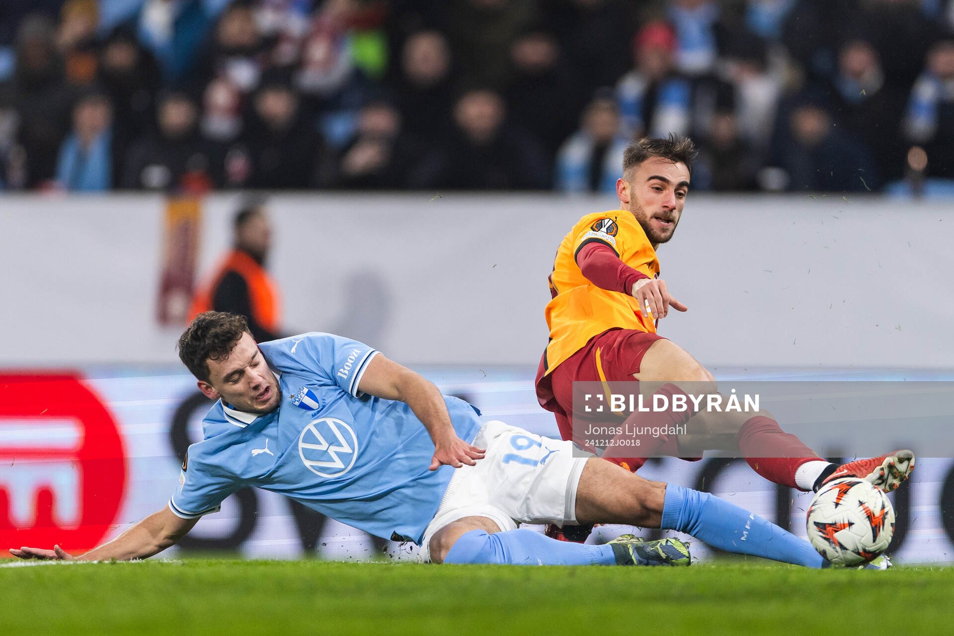 Colin Rösler of Malmö FF and Yunus Akgun of Galatasaray