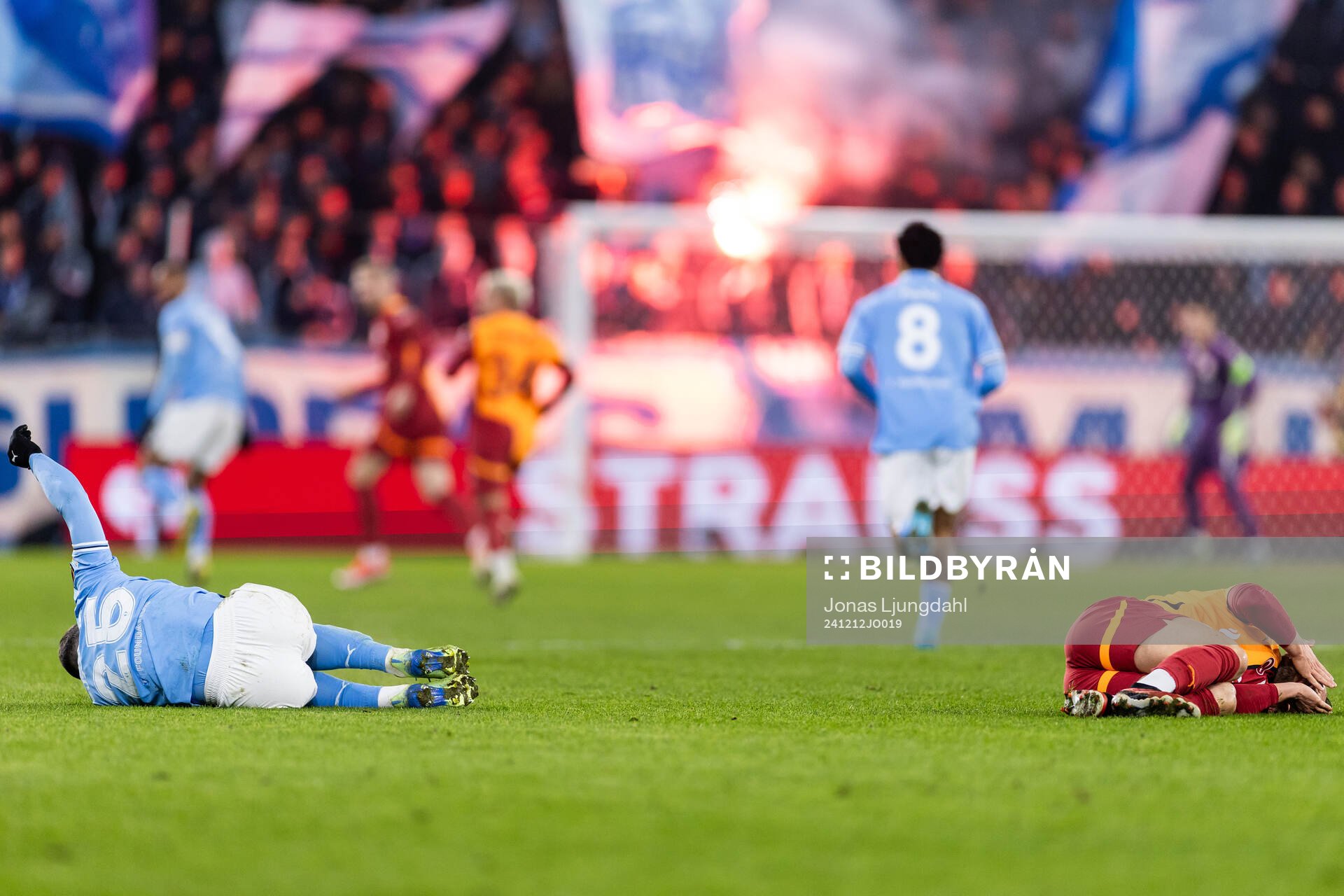Gabriel Busanello of Malmö FF and Yunus Akgun of