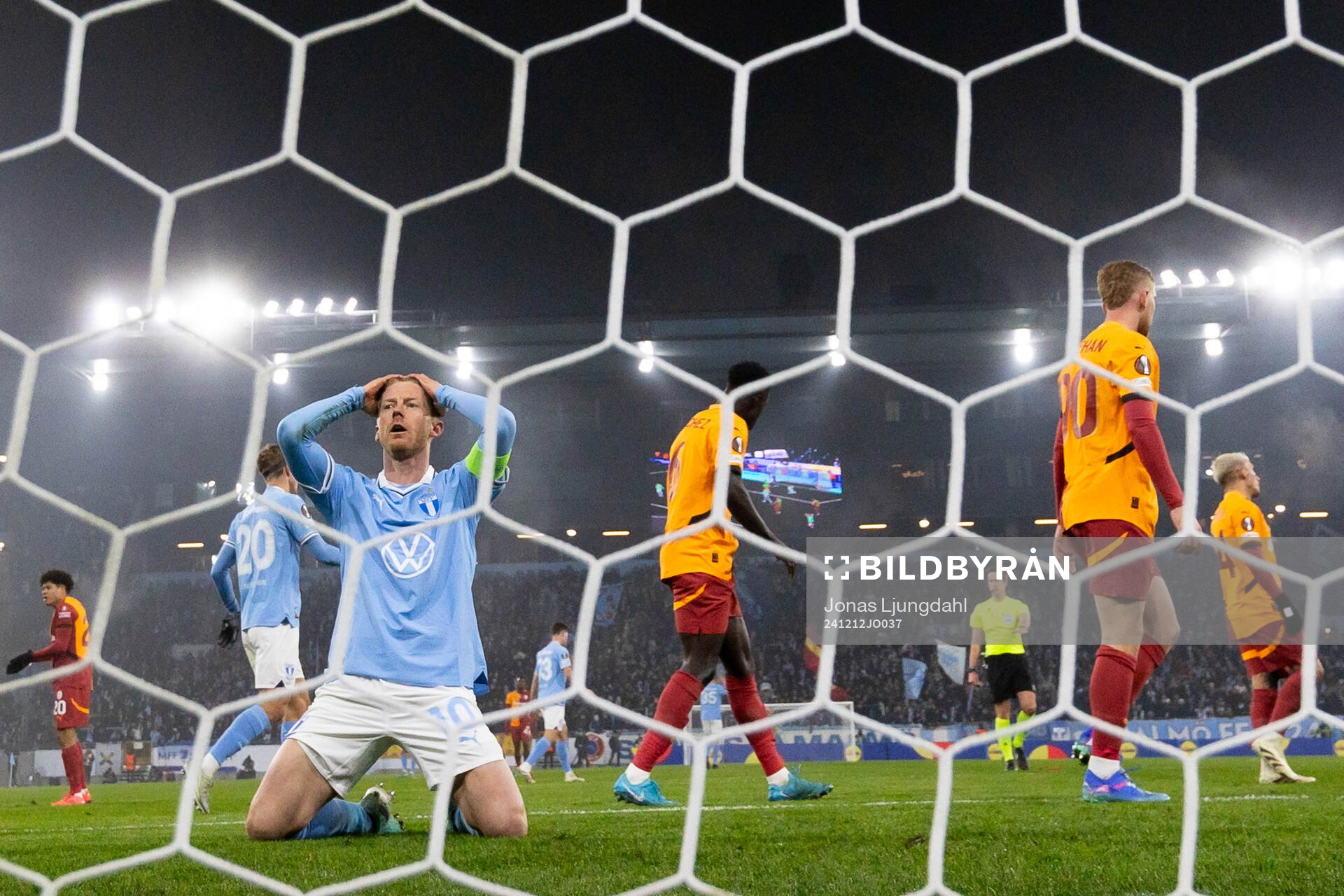 Anders Christiansen of Malmö FF look dejected
