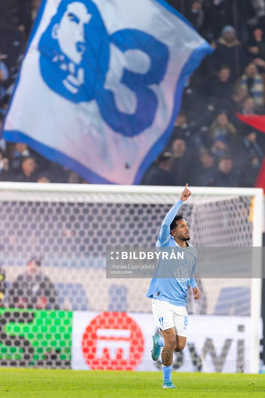 Sergio Pena celebrate afters his 2-2 goal