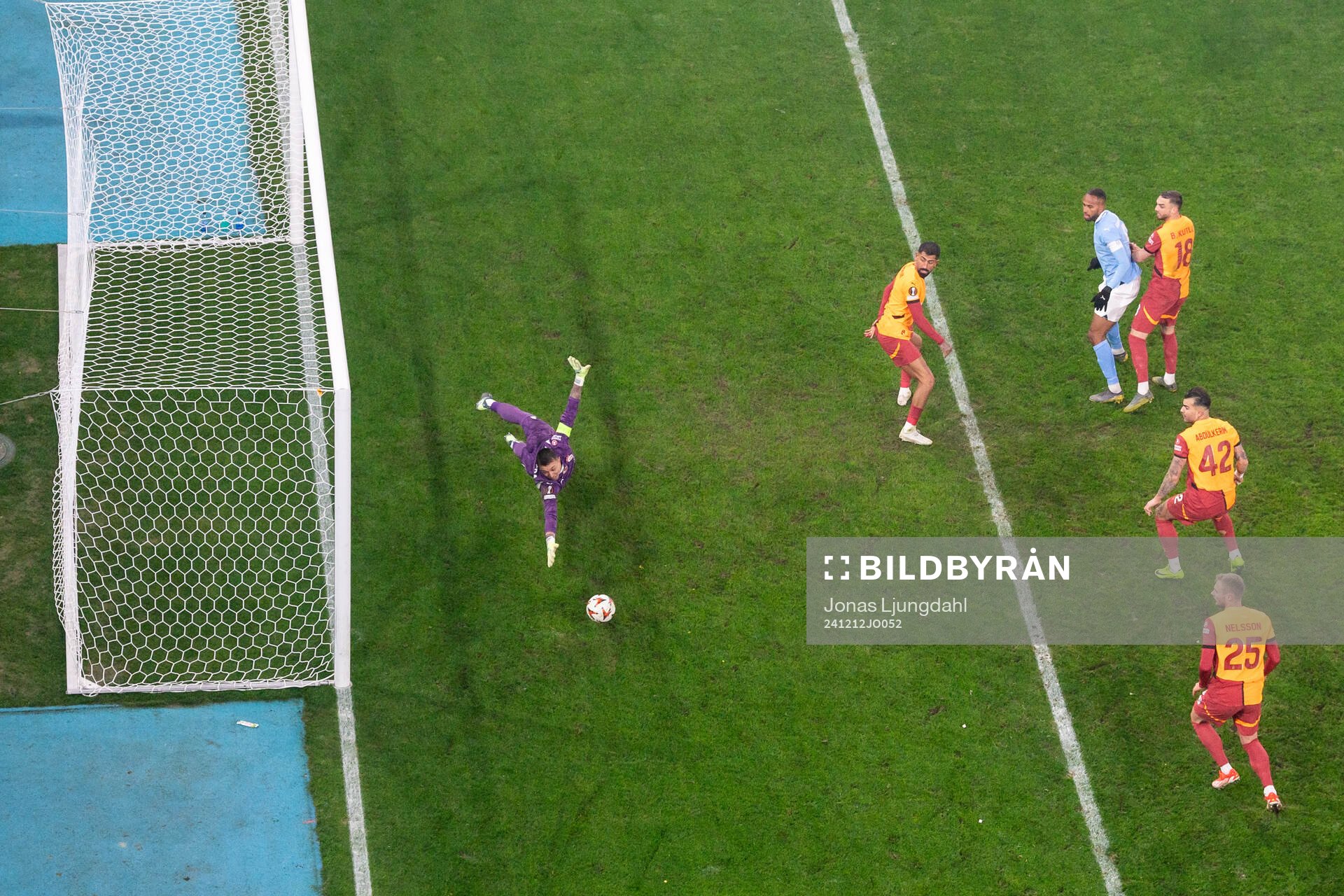 Isaac Kiese Thelin of Malmö FF with a chance to score against goalkeeper Fernando Muslera of Galatasaray during the UEFA Europa League football match between Malmö FF and Galatasaray on December 12, 2024 in Malmö.