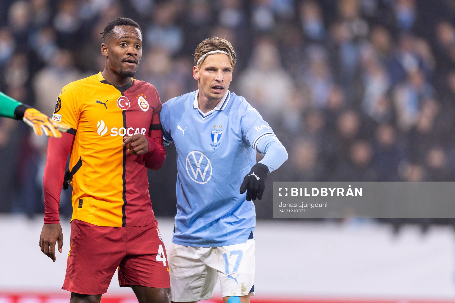 Michy Batshuayi of Galatasaray and Jens Stryger Larsen of