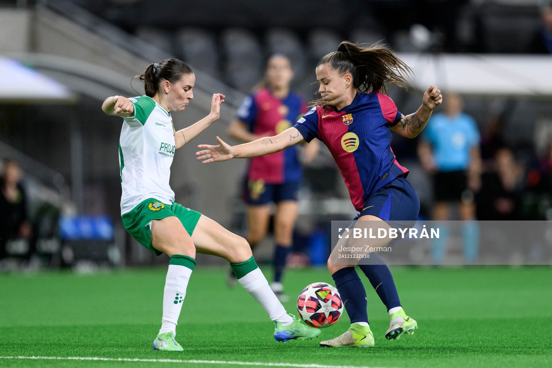 Smilla Vallotto of Hammarby and Claudia Pina of Barcelona