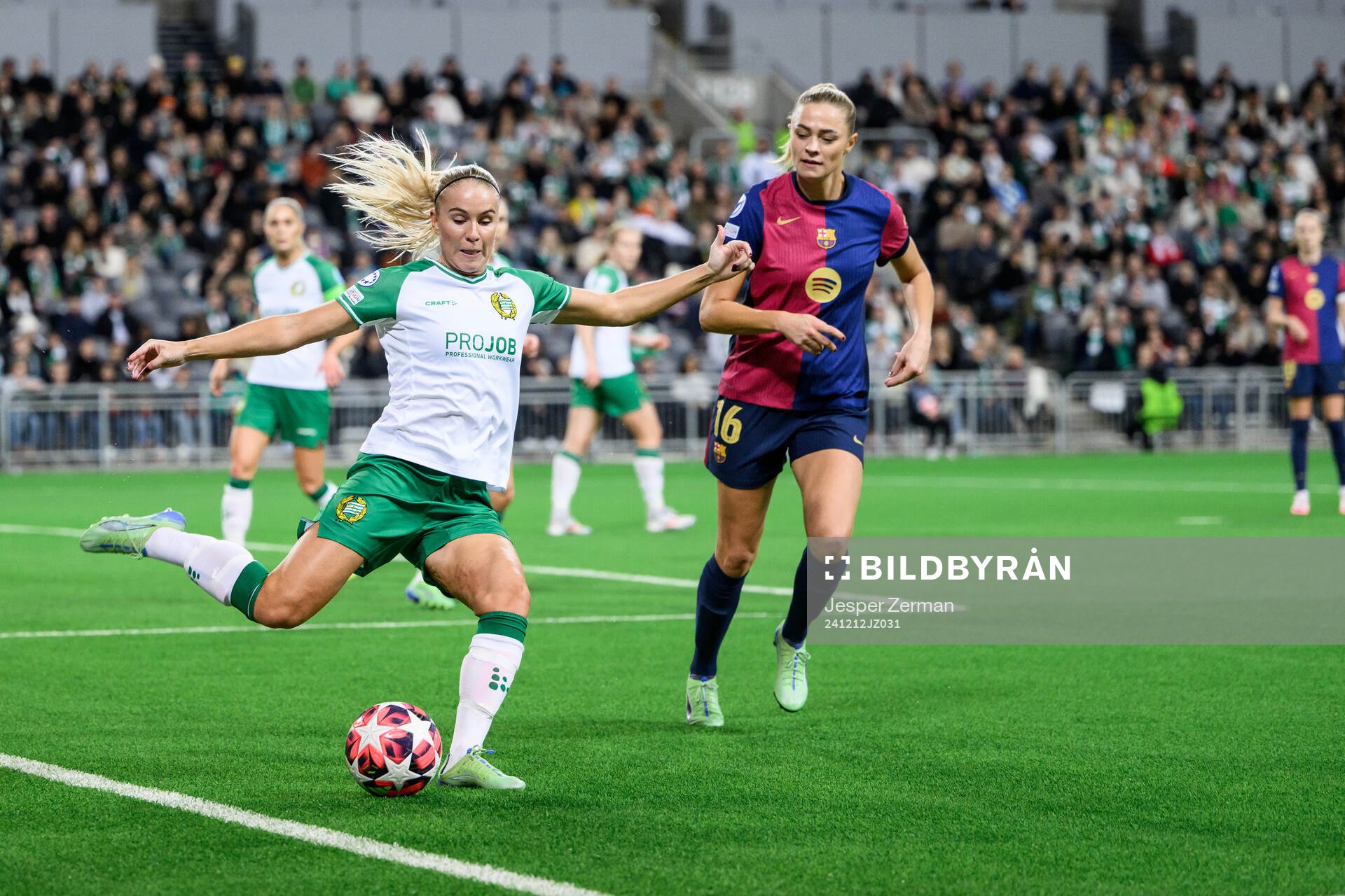 Cathinka Tandberg of Hammarby and Fridolina Rolfö of