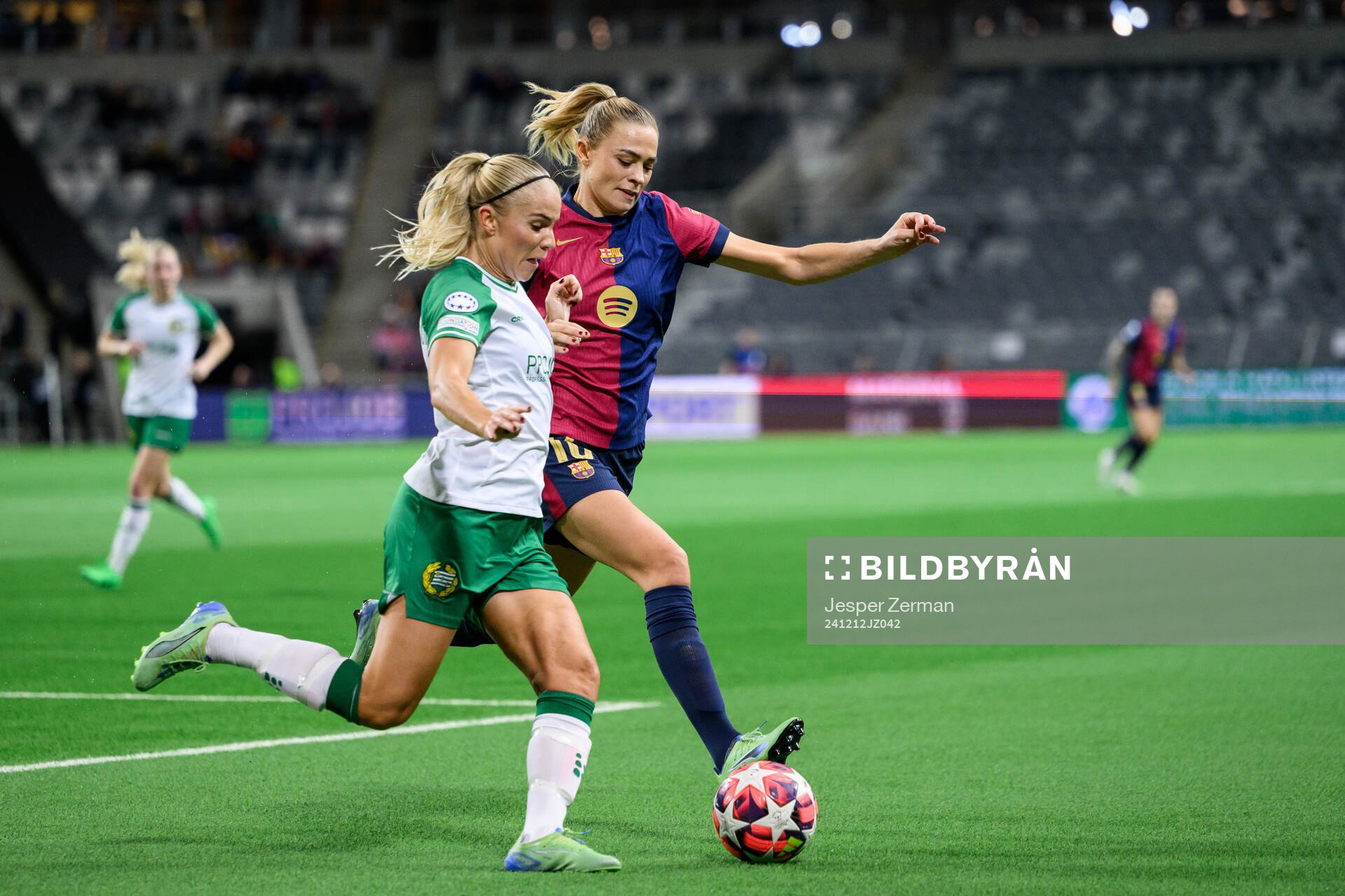 Stina Lennartsson of Hammarby and Fridolina Rolfö of