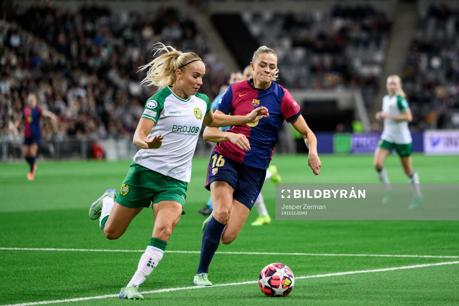 Stina Lennartsson of Hammarby and Fridolina Rolfö of