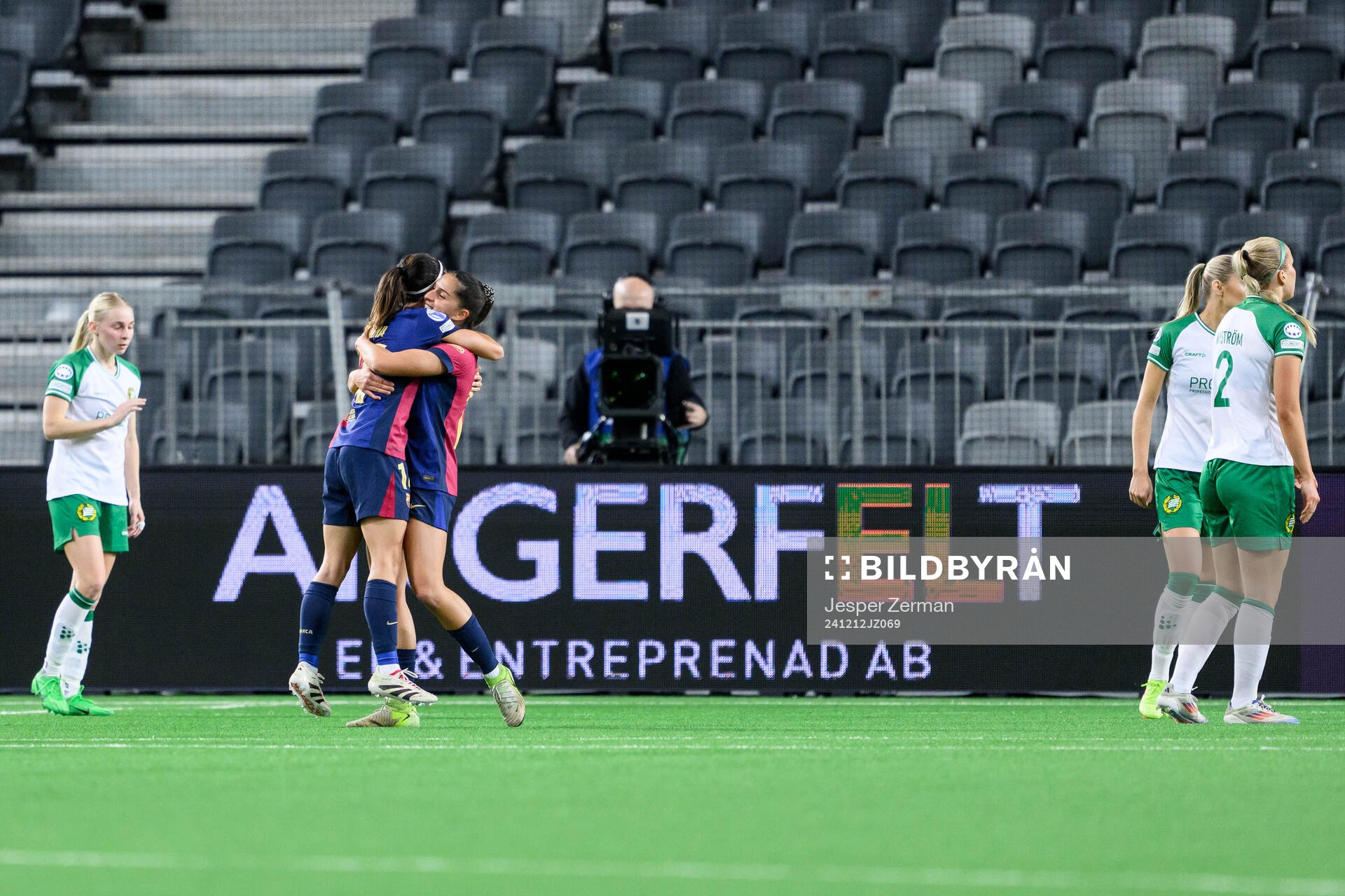 Aitana Bonmati of Barcelona celebrates with Francisca